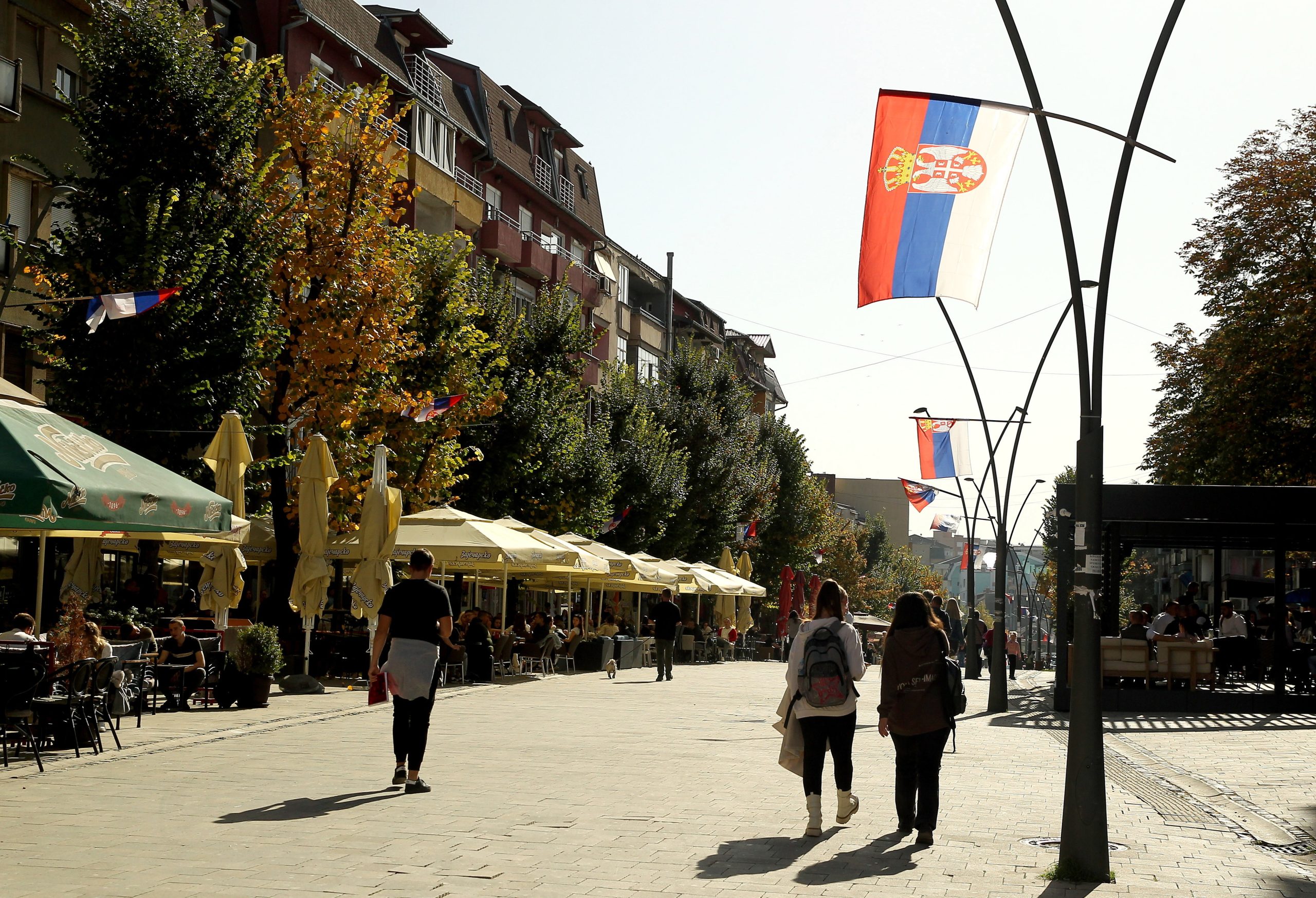 Sérvios no norte do Kosovo decidem deixar instituições do Estado
