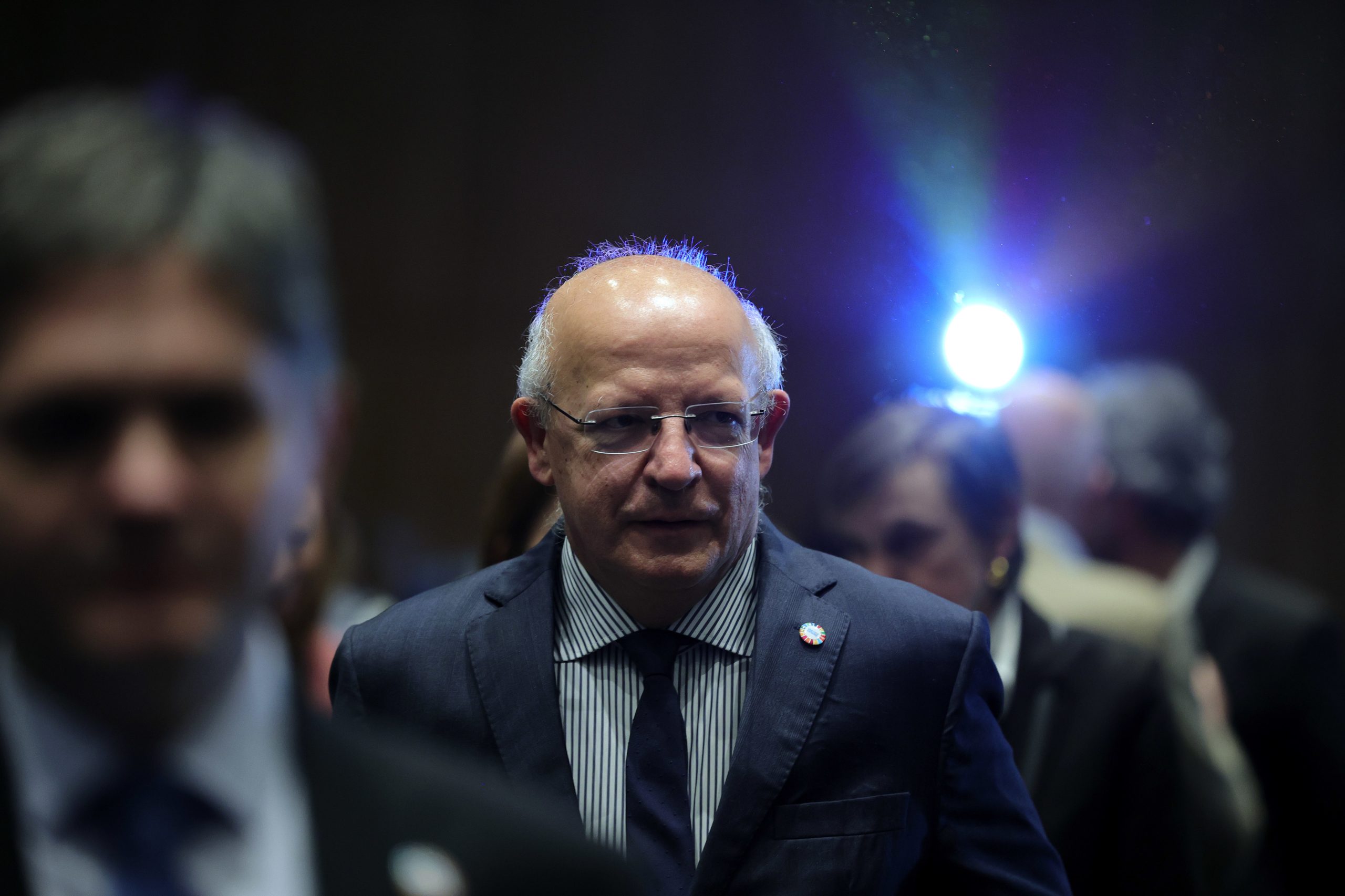 Santos Silva realça importância de explicar aos cidadãos “o valor de cada euro” investido em Defesa