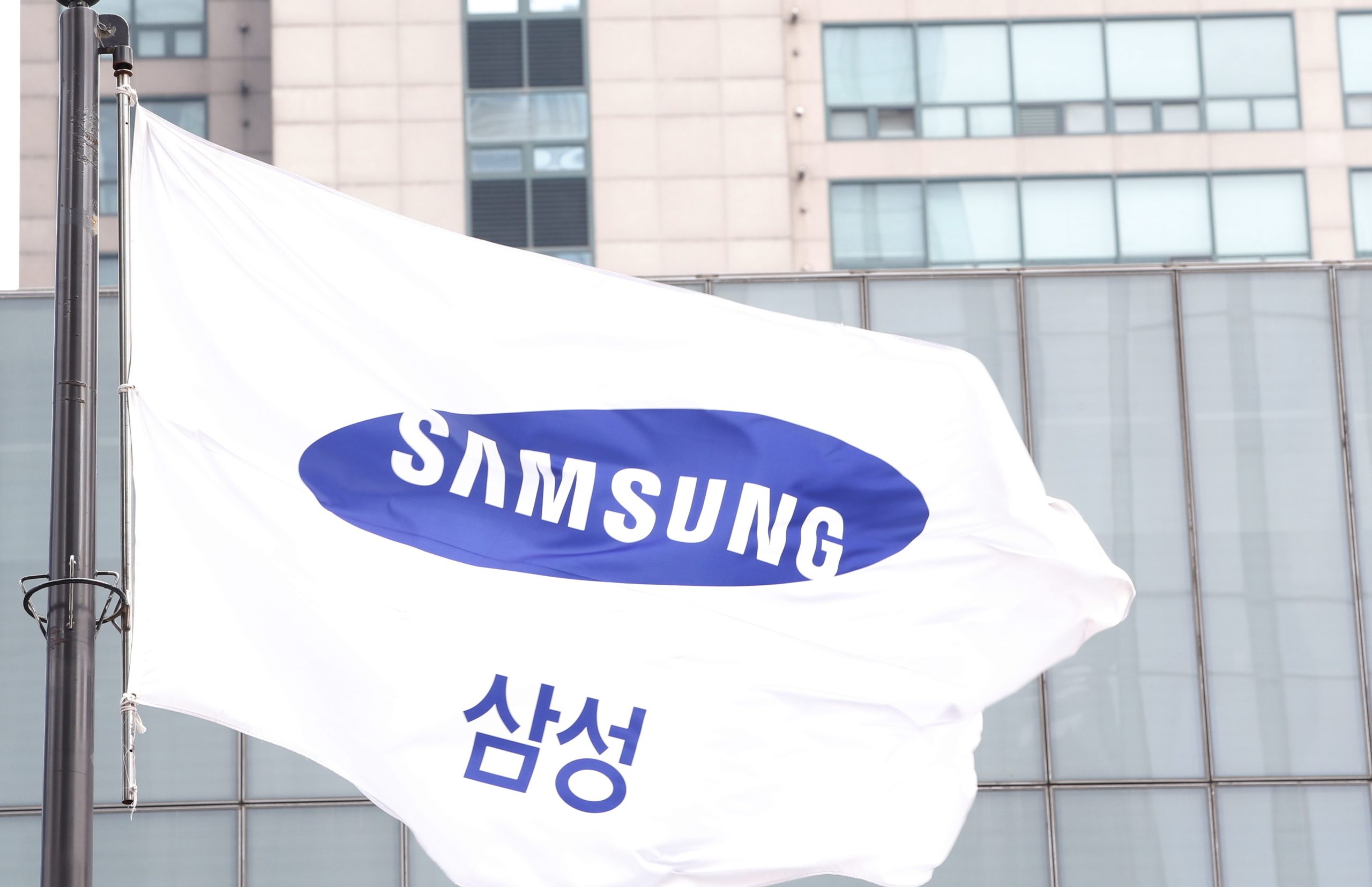 Tribunal de Seul emite mandados de detenção contra dois executivos da Samsung