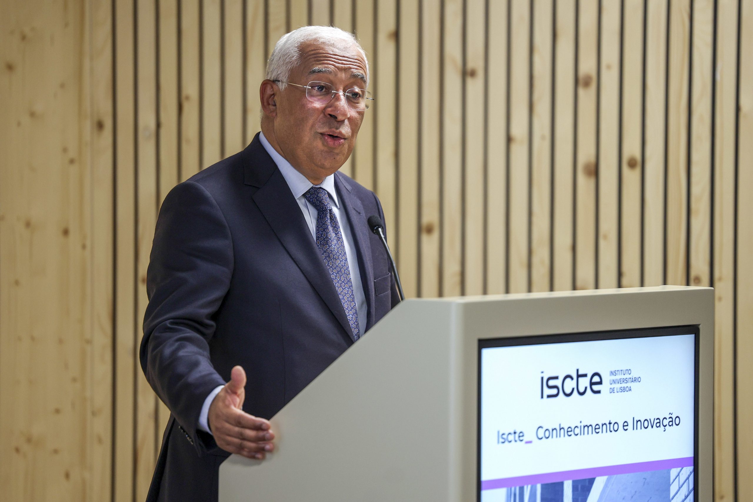Costa anuncia contratos com mais mil investigadores e novas residências universitárias
