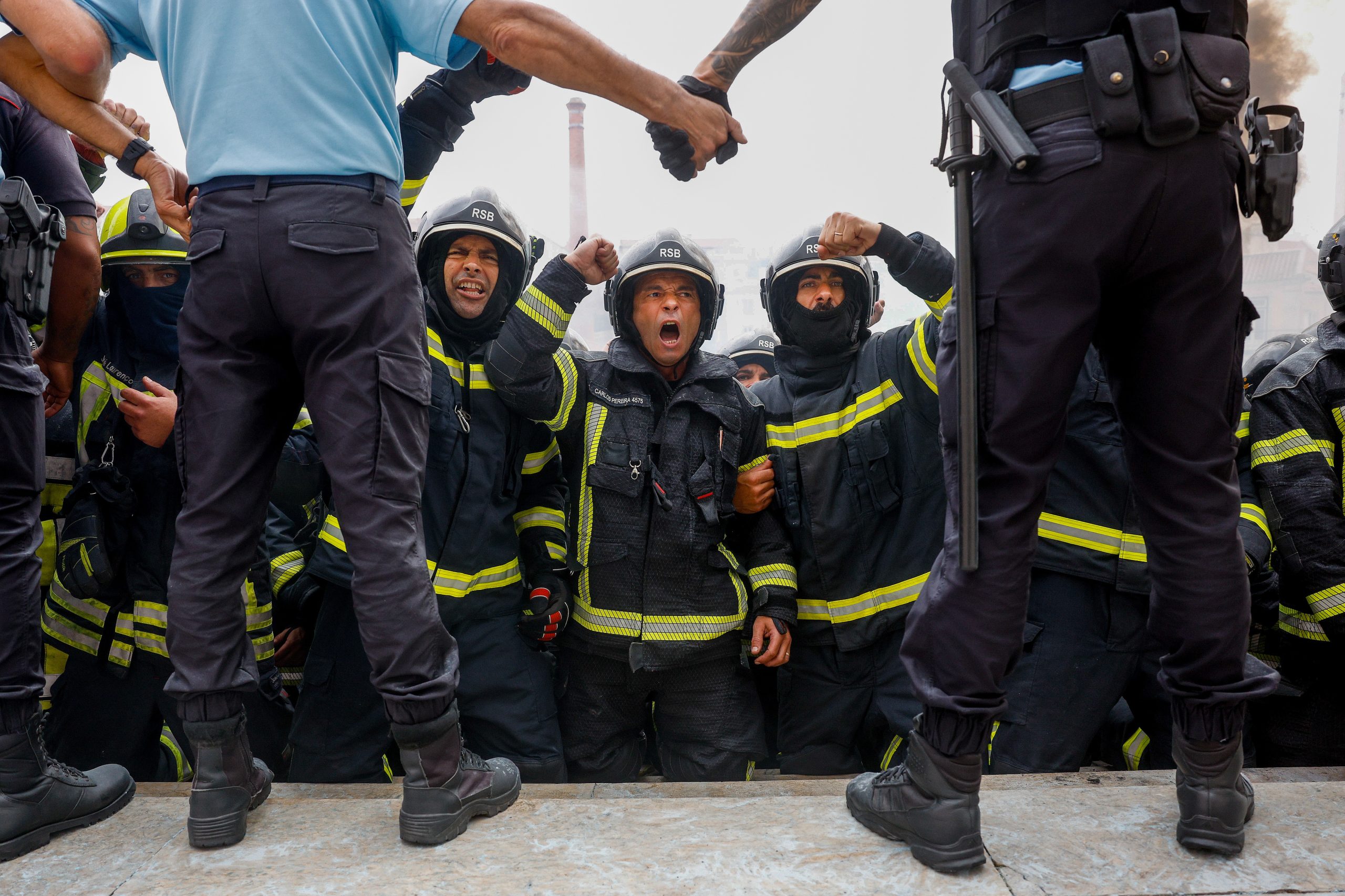 Bombeiros profissionais dão prazo ao Governo. Tem até ao fim do mês para responder às reivindicações