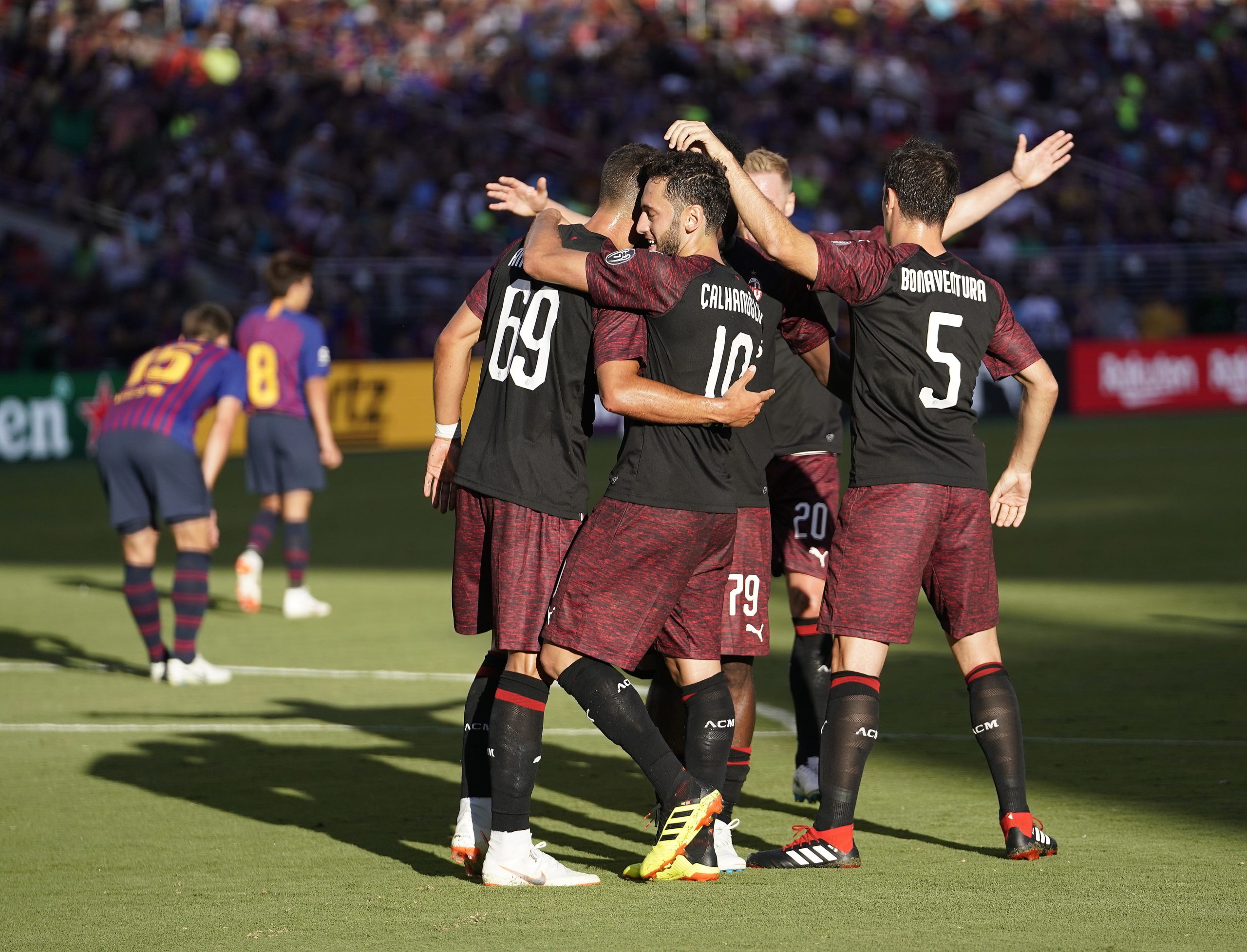 André Silva dá vitória ao Milan sobre o FC Barcelona