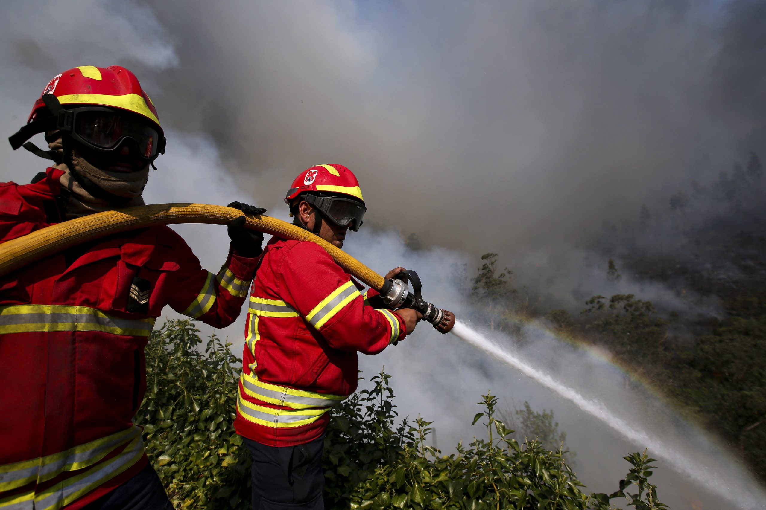 Incêndios: Cem bombeiros combatem fogo em Ansião