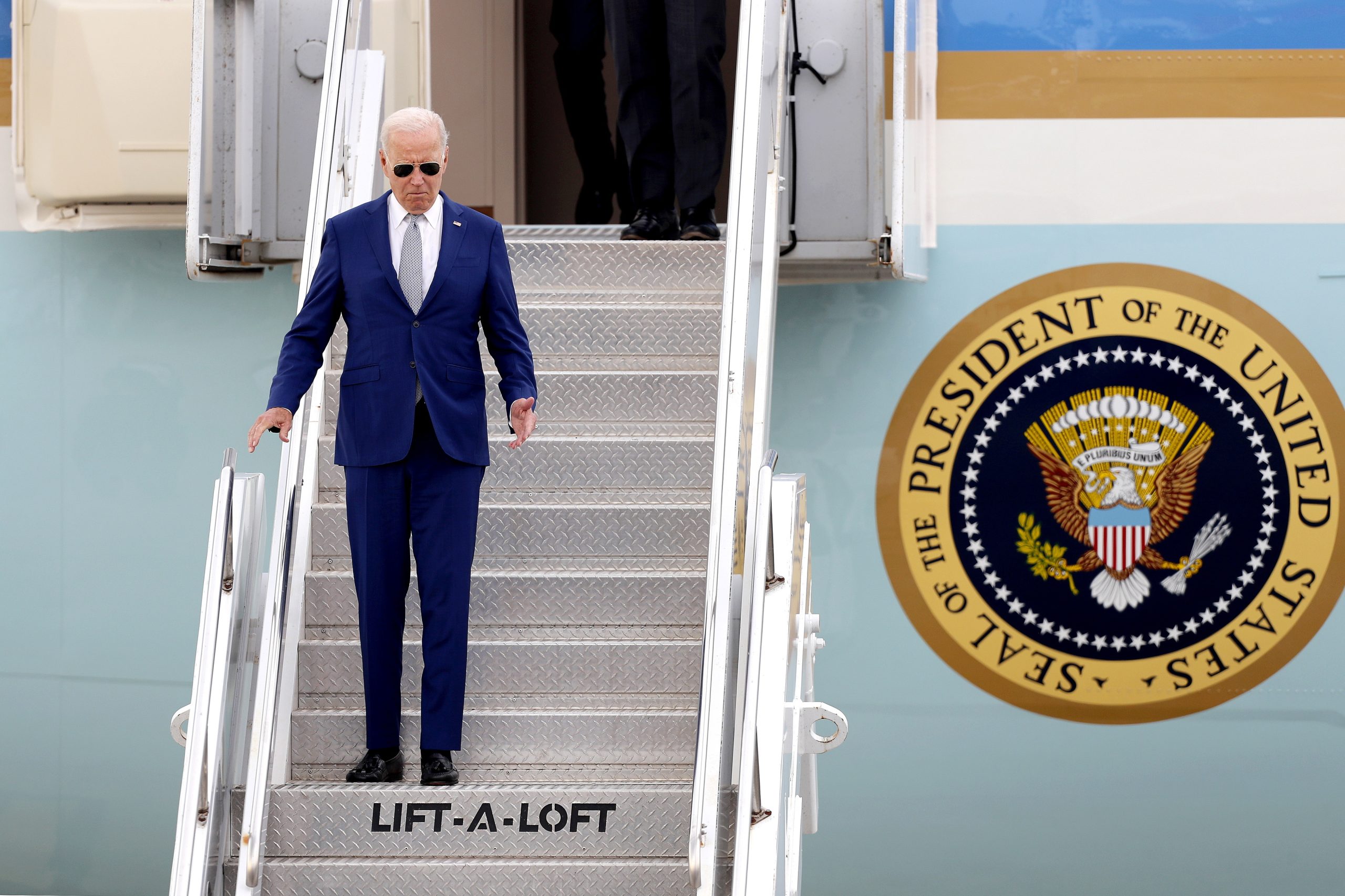 Joe Biden no Vietname para reforçar as relações e a pensar na China