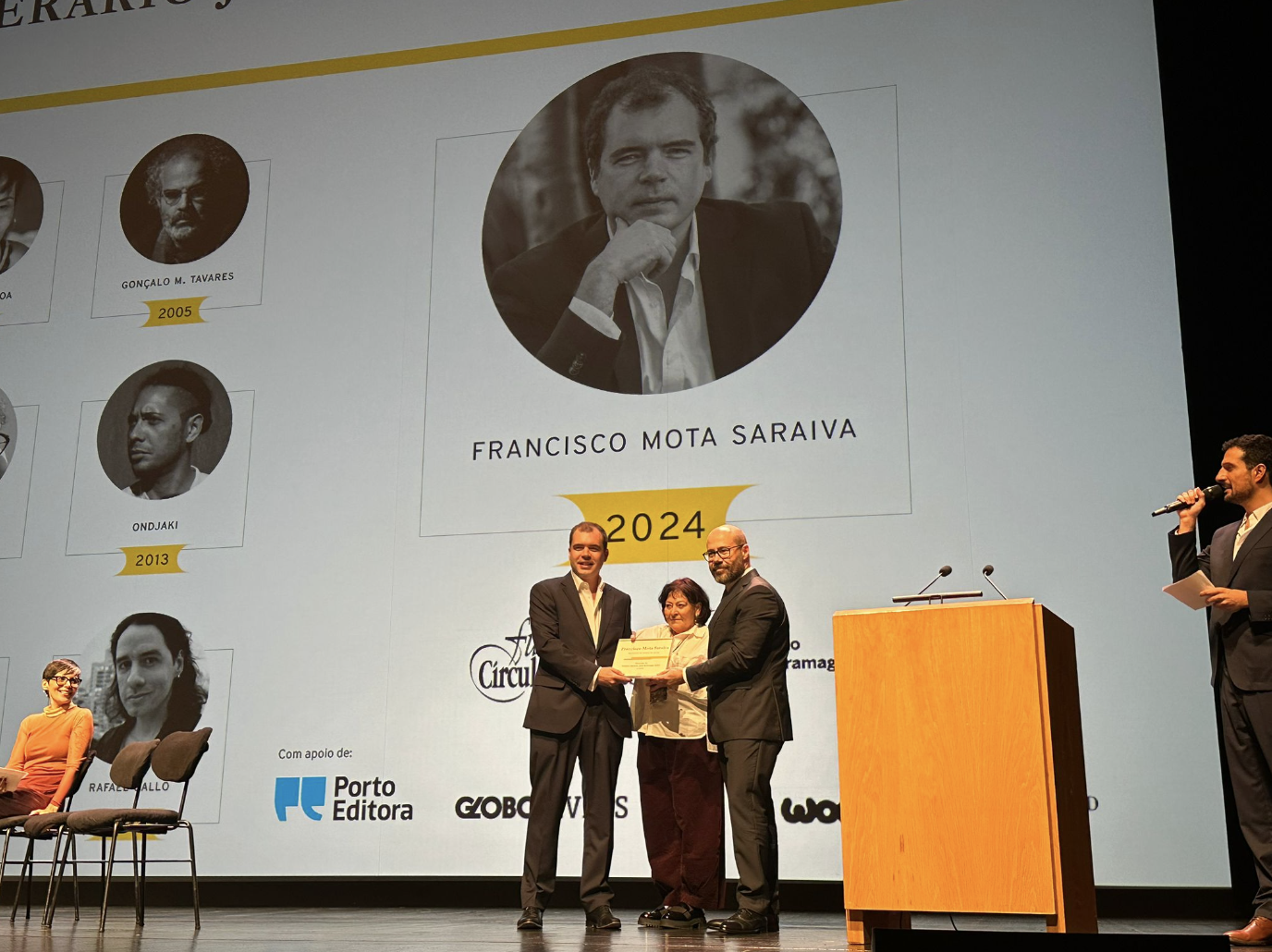 Prémio Saramago entregue a Francisco Mota Saraiva