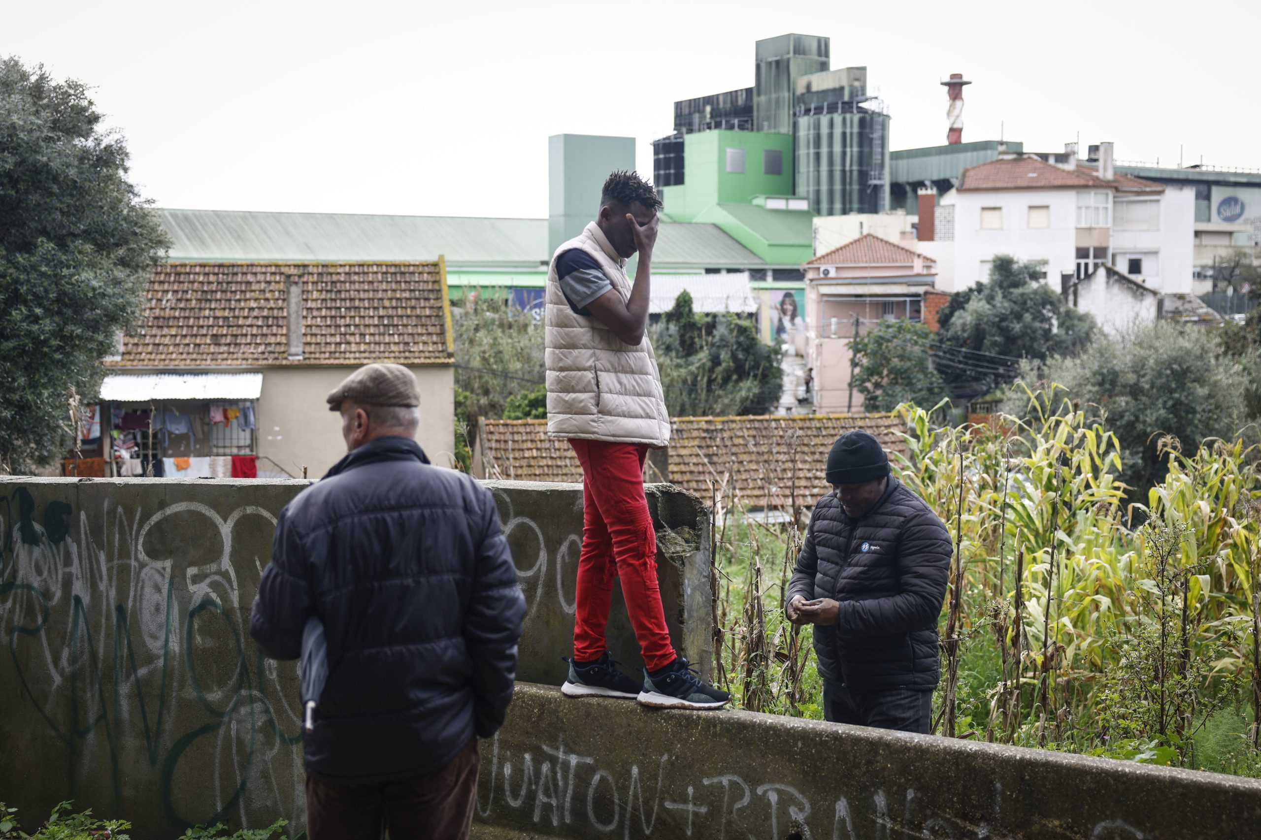 Câmara de Loures acusada de violência por querer demolir bairro ilegal sem alternativas