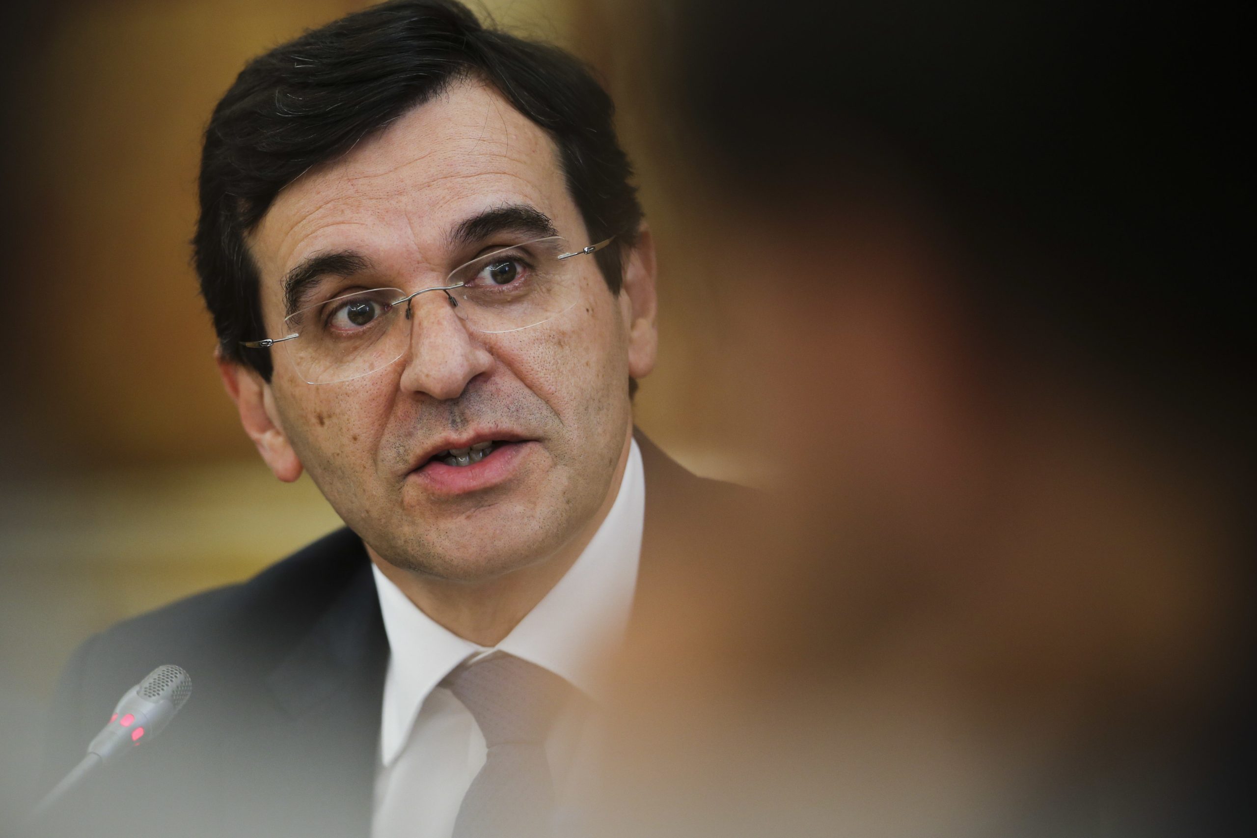 Covid-19: Ex-ministro da Saúde diz que fechar o país “seria absolutamente insuportável”