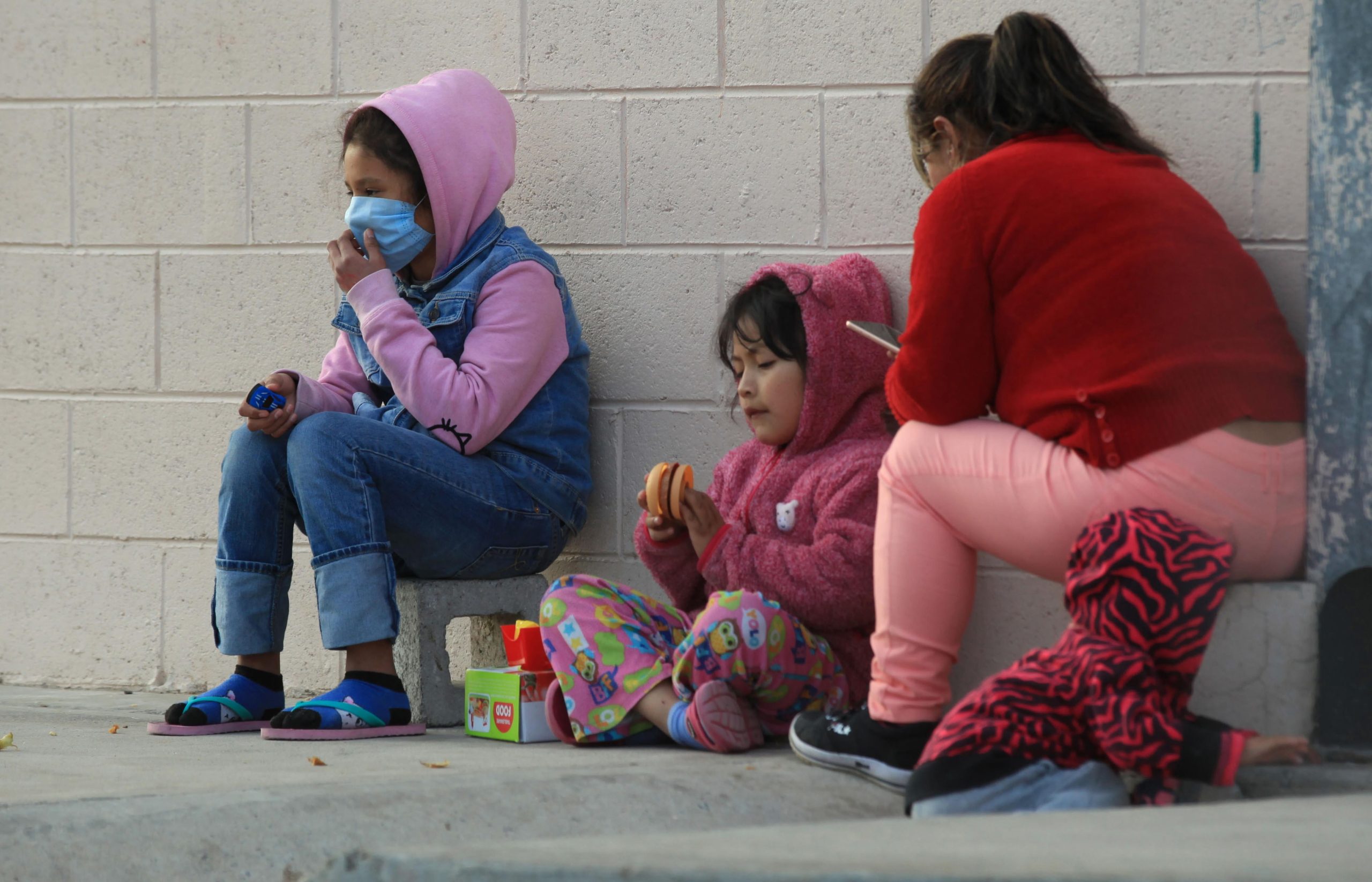 Dezenas de milhares de menores migrantes detidos em 200 centros nos Estados Unidos