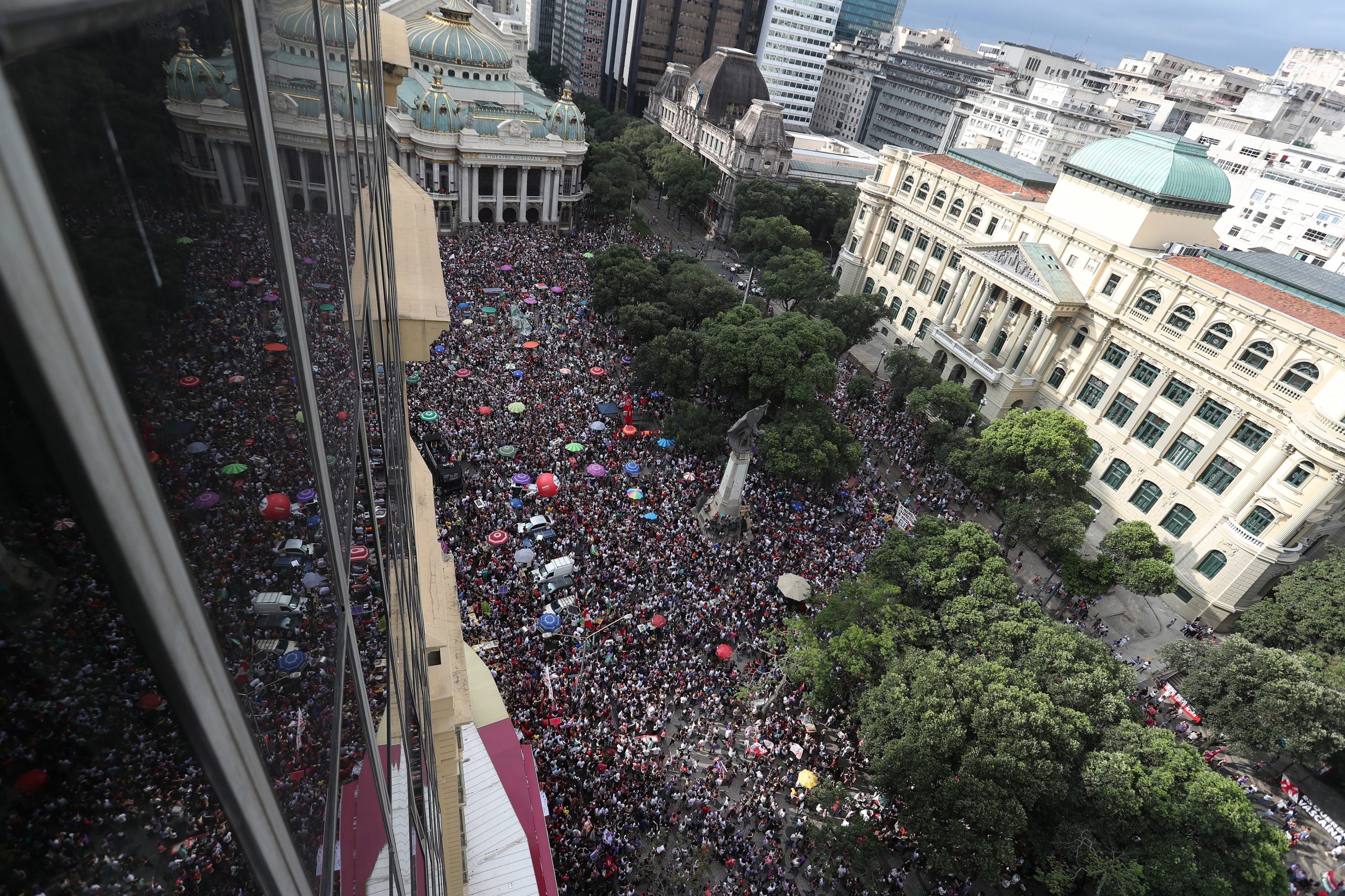 “EleNão”: Dezenas de cidades brasileiras com protestos contra Jair Bolsonaro