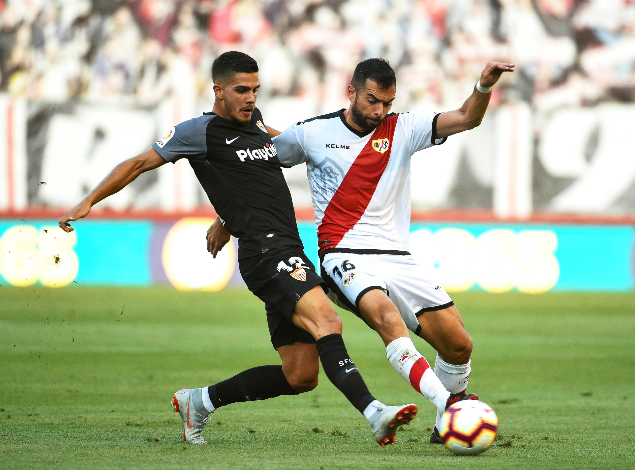 André Silva marca três na estreia pelo Sevilha na Liga frente ao Rayo Vallecano