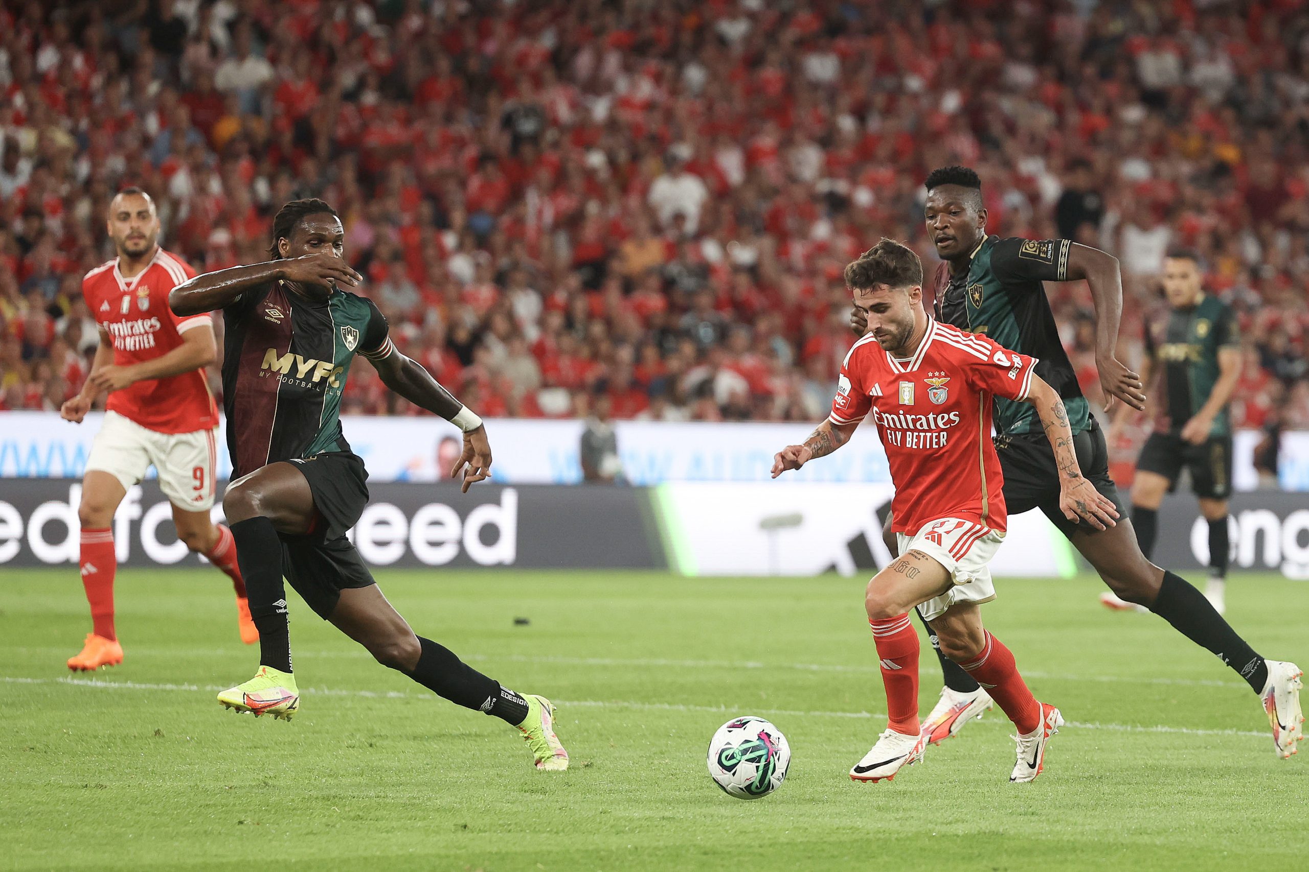 Benfica vence Estrela e consegue primeiro triunfo na I Liga