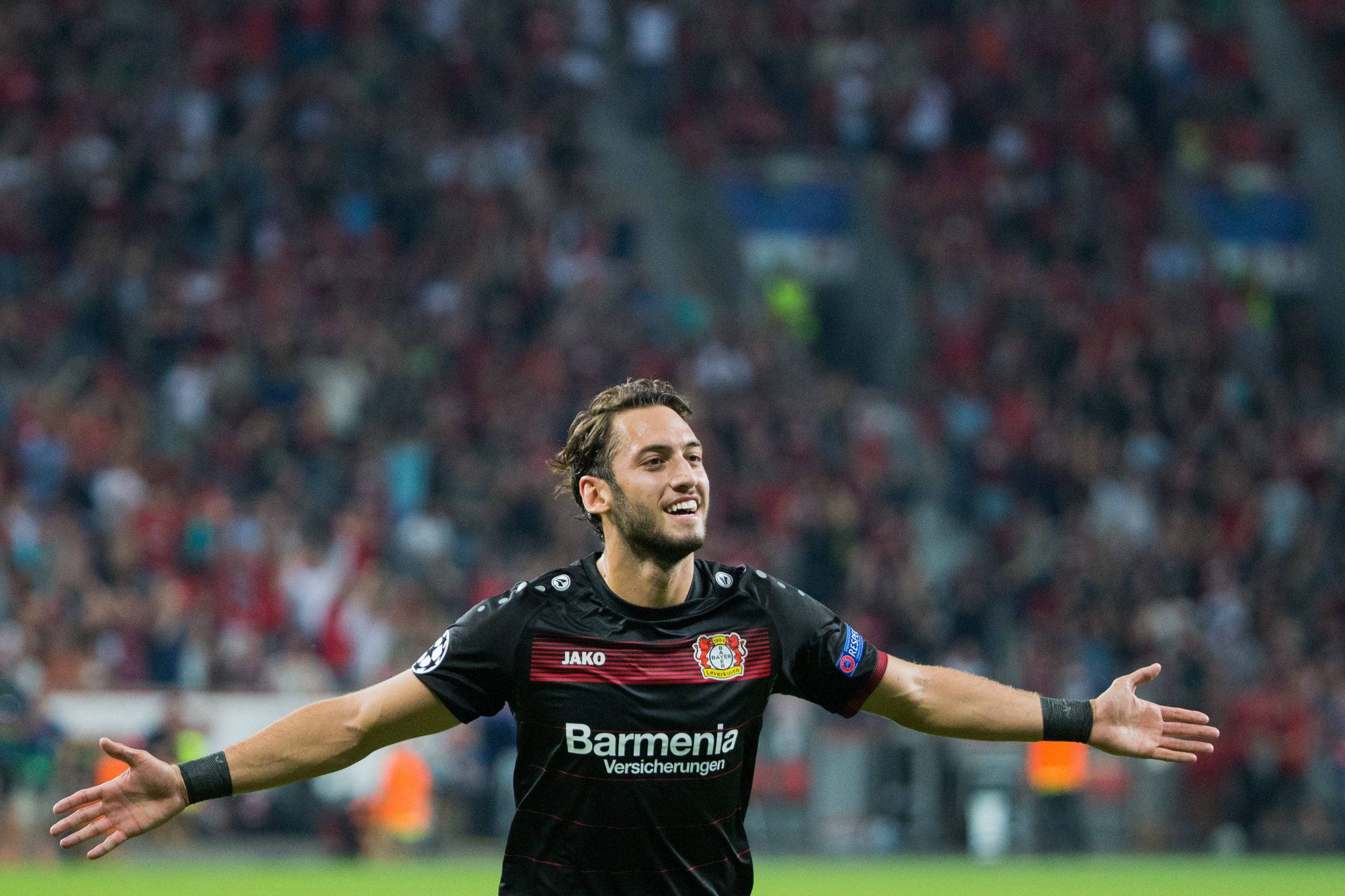 Tribunal do Desporto suspende Çalhanoğlu do Leverkusen e não joga mais esta época