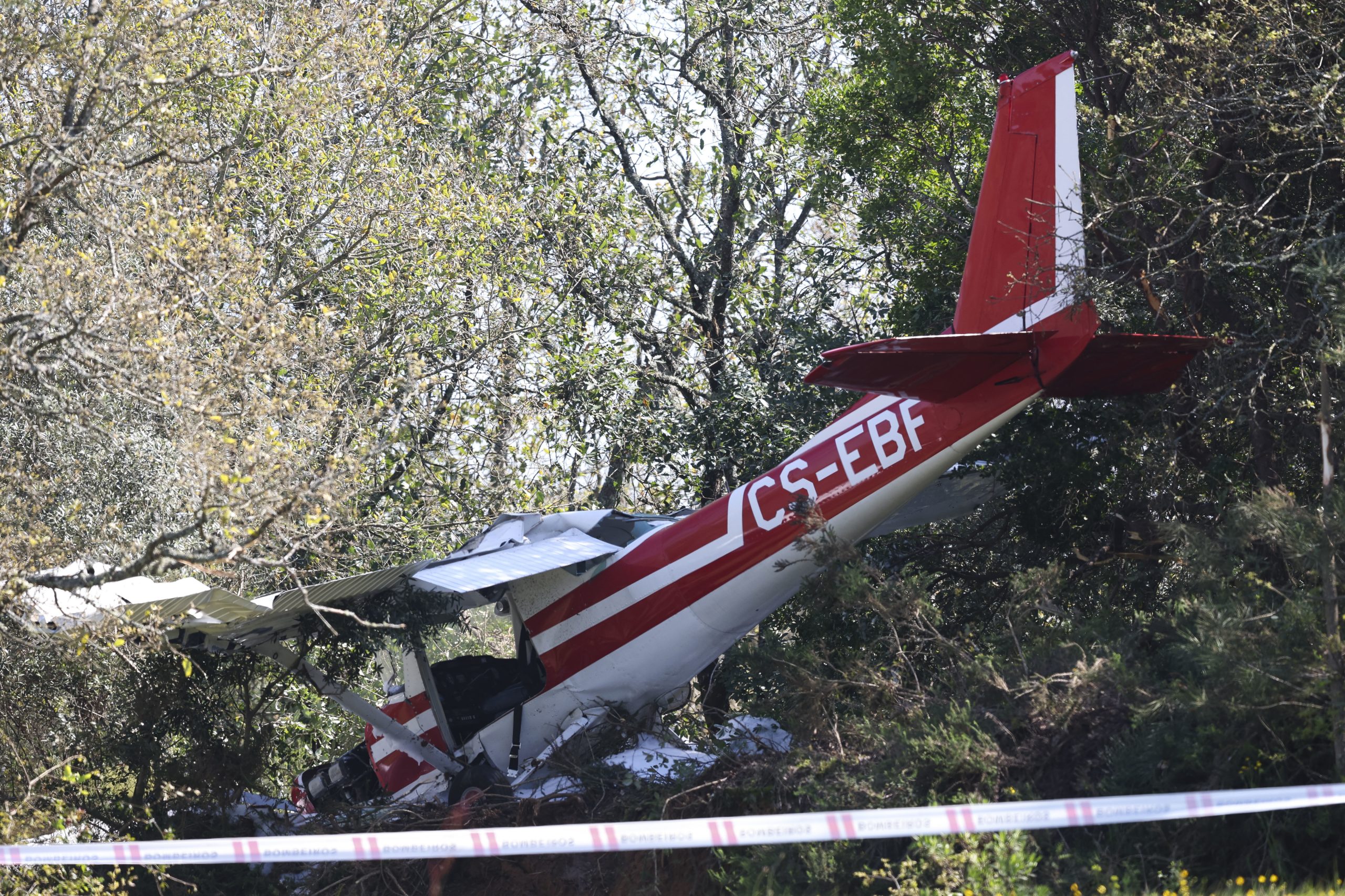 Avioneta cai em Cernache, Coimbra, e faz dois feridos. É a segunda esta semana