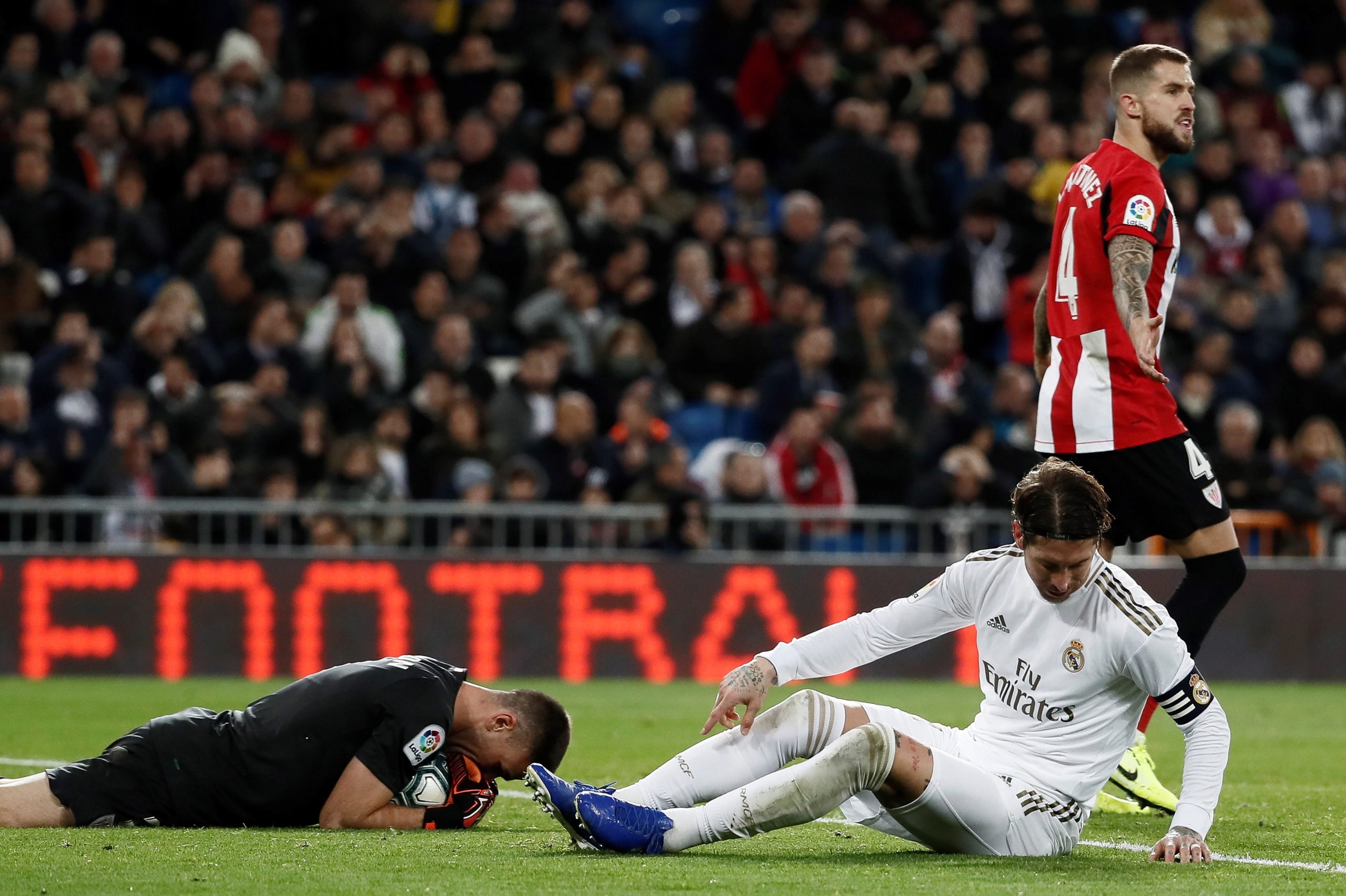 Real Madrid ‘esbarra’ nos ‘ferros’ e deixa fugir FC Barcelona no topo