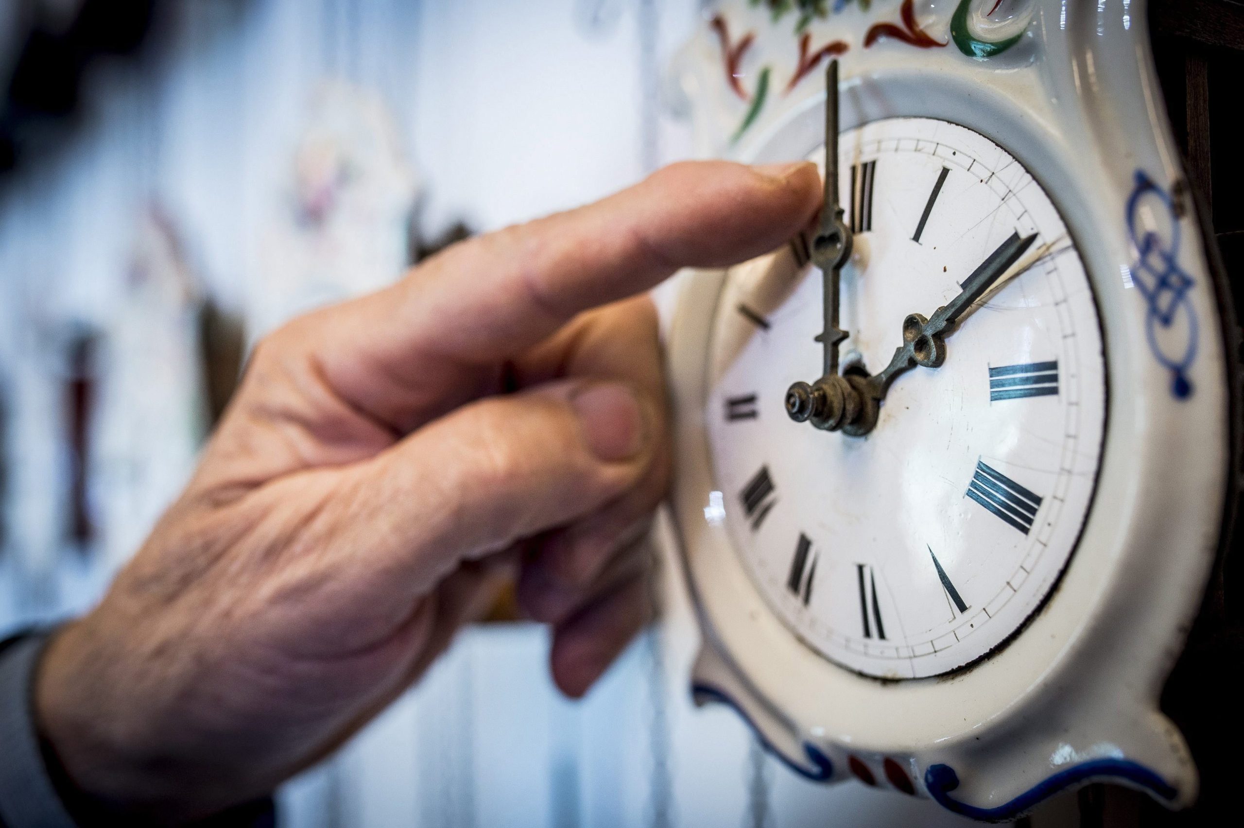 Relógios adiantam uma hora na madrugada do próximo domingo