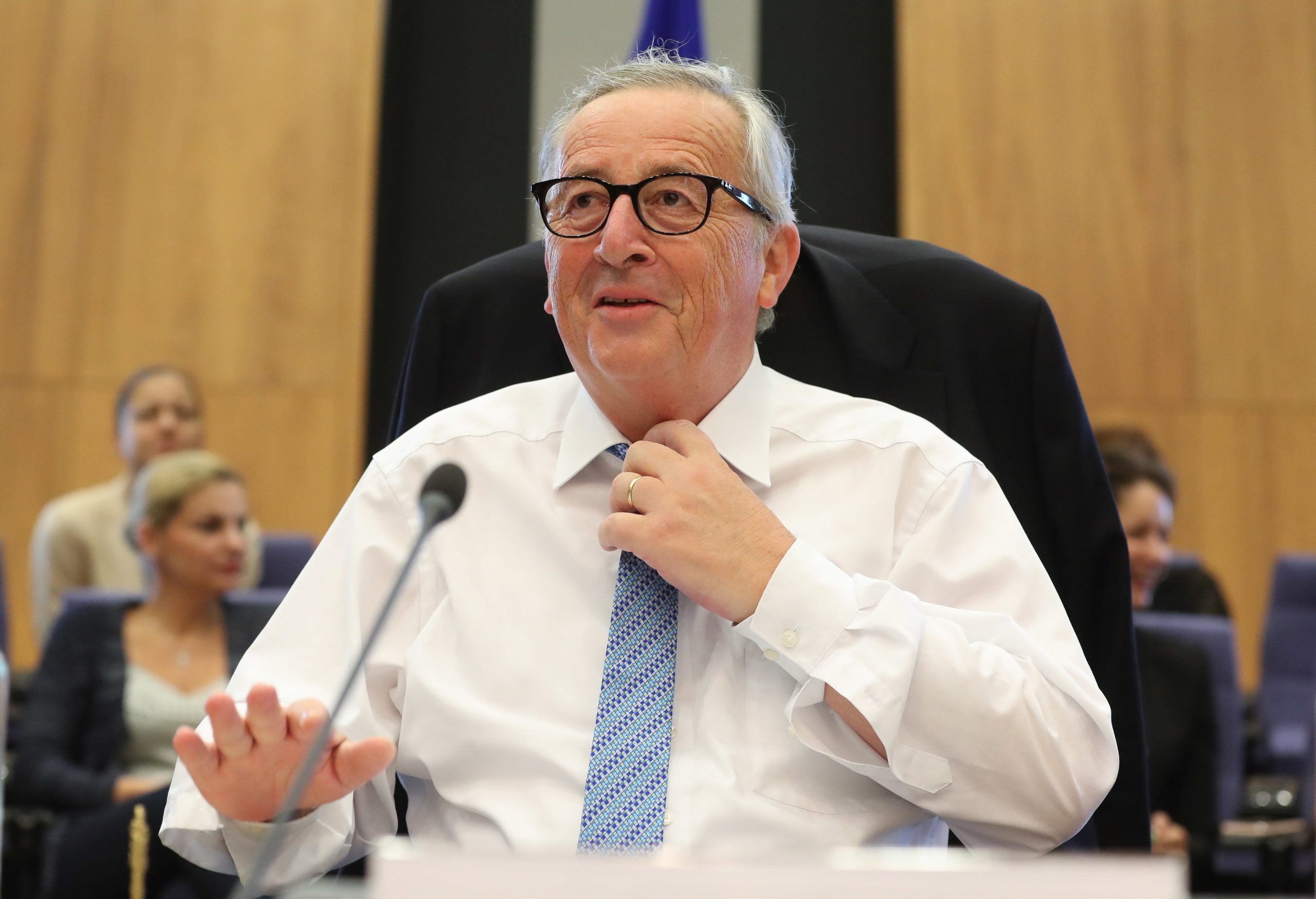 Juncker diz que acordo de Lisboa sobre interligações energéticas reforça as reservas na Europa