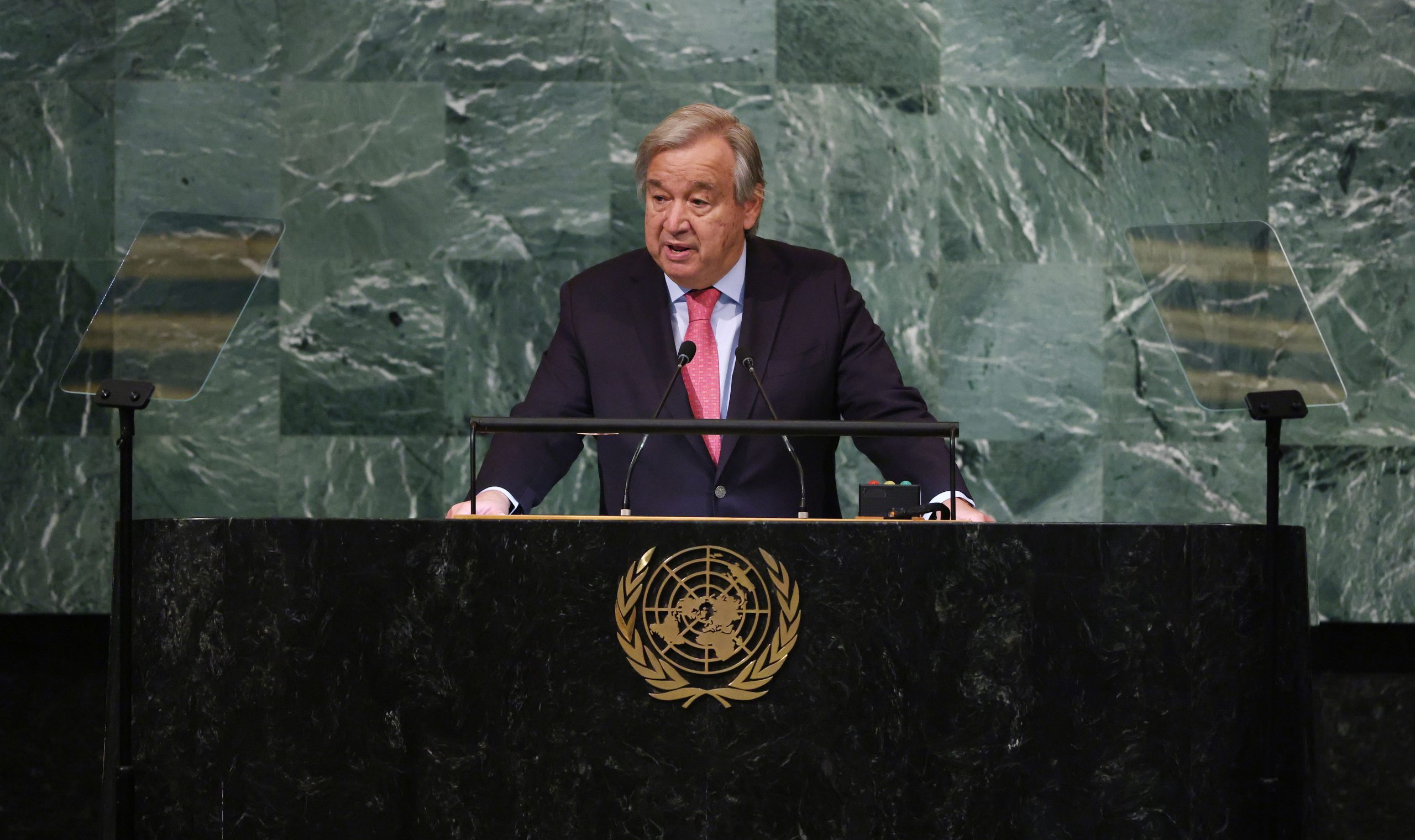 Guterres diz que guerra na Ucrânia ameaça humanidade mas não condena Rússia