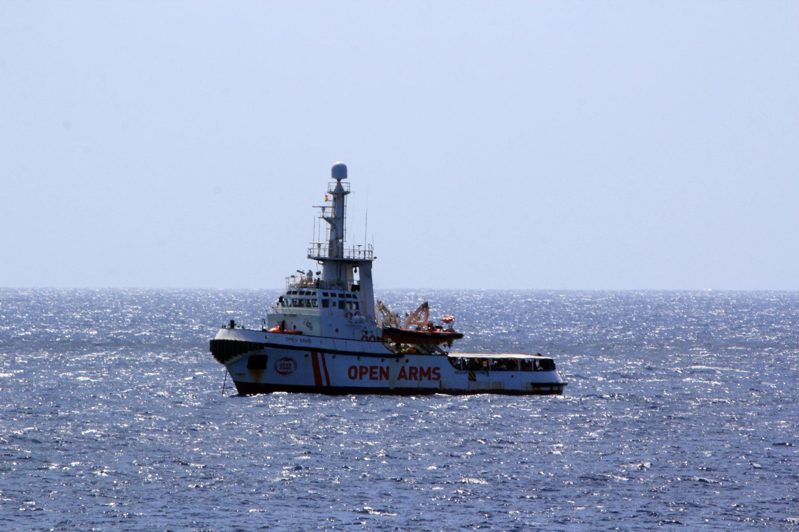 OpenArms declina oferta de Espanha. “Iniciar uma viagem de seis dias com estas pessoas a bordo, que estão no limite das suas possibilidades, seria uma loucura”