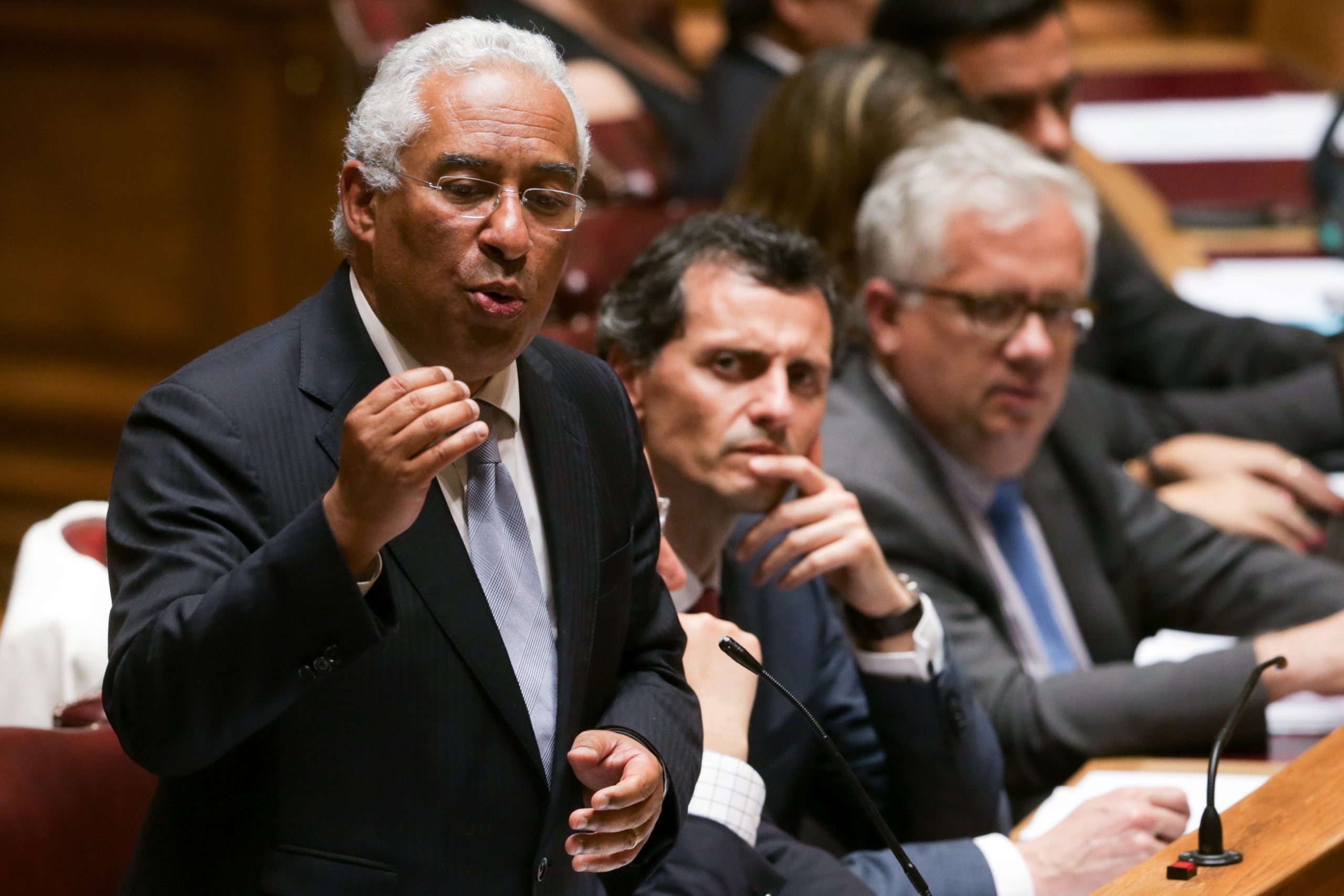 Governo anuncia reforço de 3.000 profissionais para o SNS em 2017