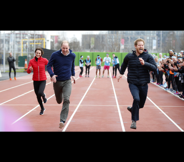 Rainha de Inglaterra dá a partida para a maratona de Londres