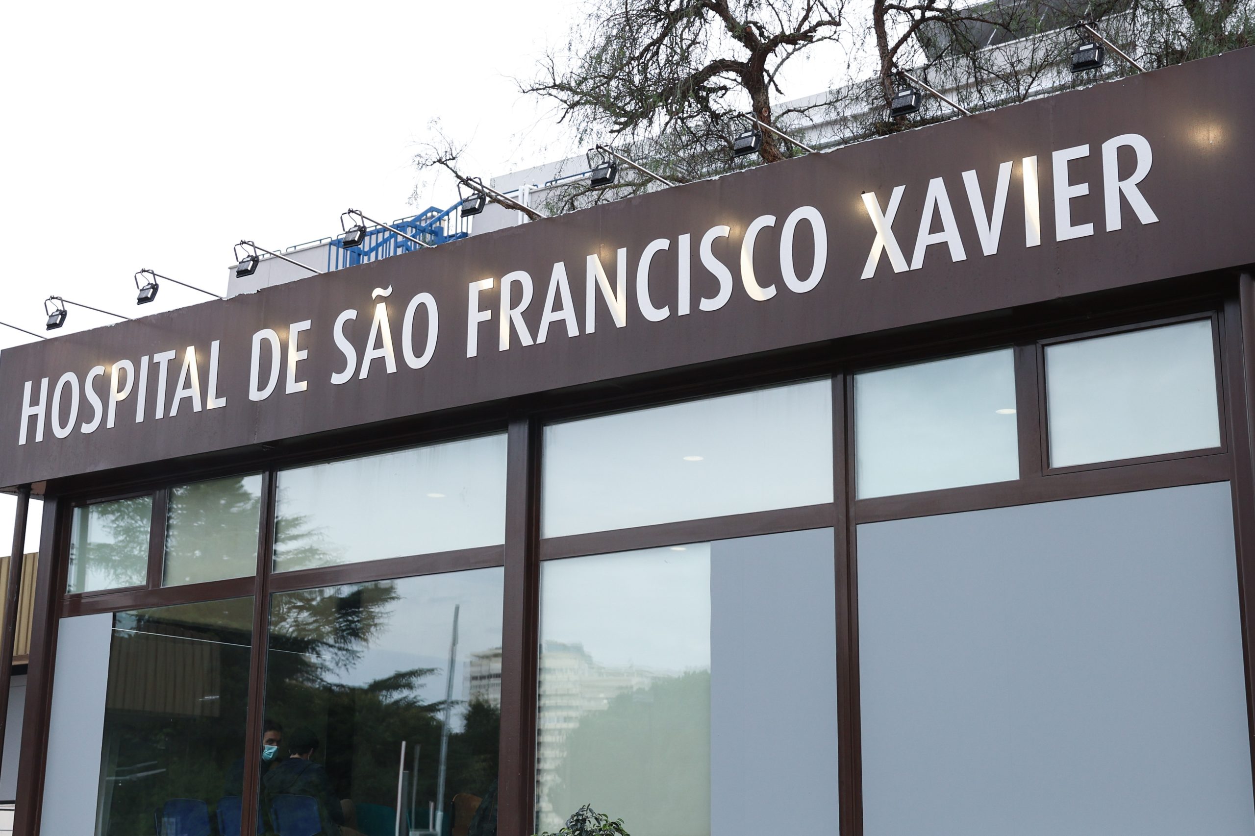 Hospital de São Francisco Xavier já opera coluna com tecnologia de navegação