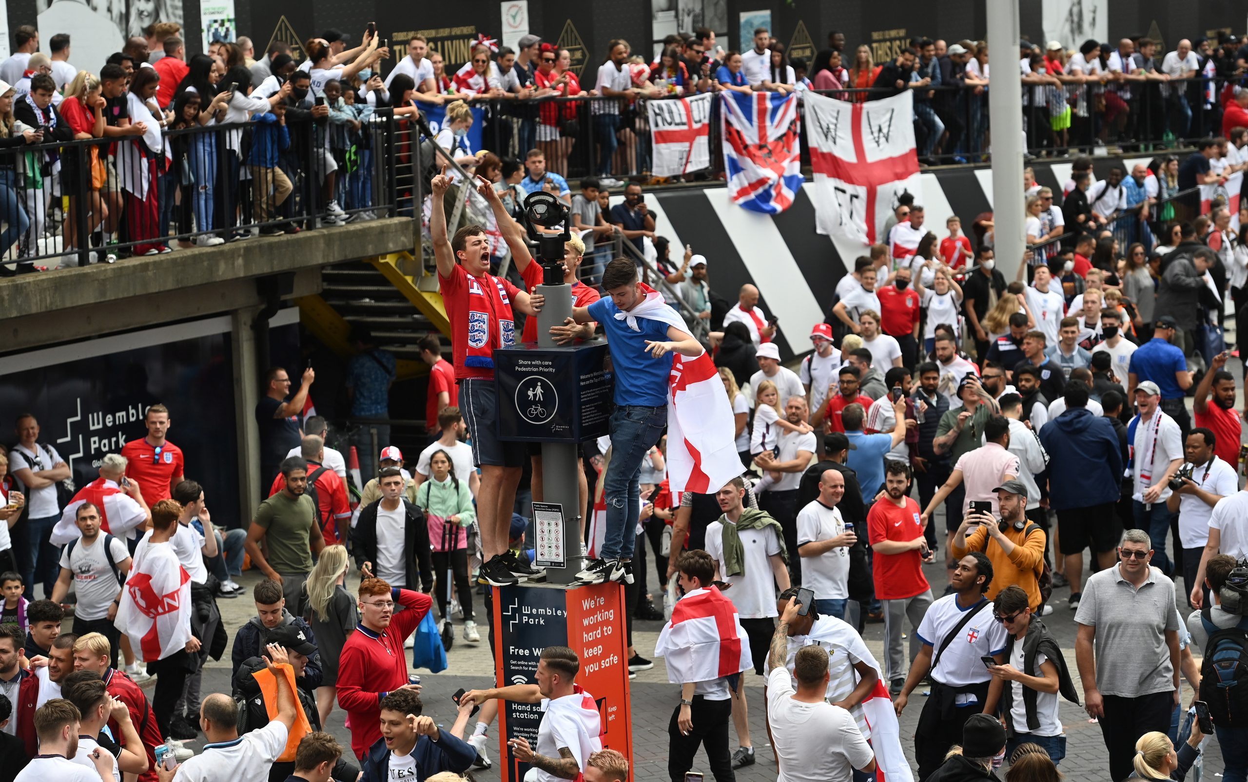Inglaterra joga uma partida à porta fechada após violência na final do Euro2020
