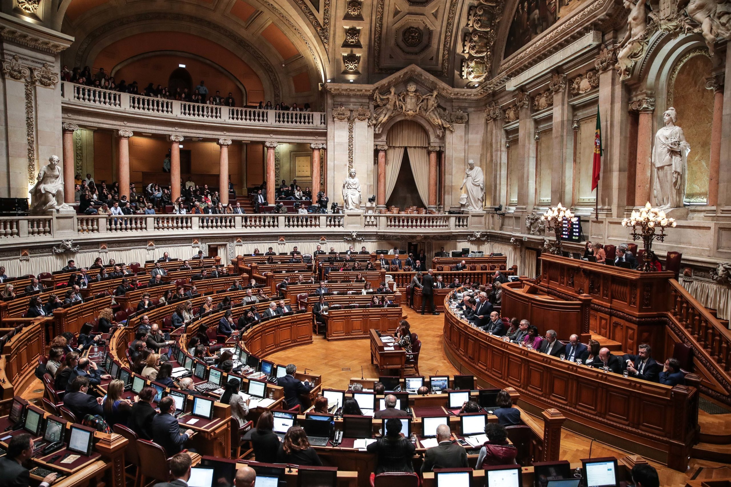 “A nacionalidade não é um bem de luxo, é um direito”. Reveja as principais ideias discutidas no debate da lei da nacionalidade