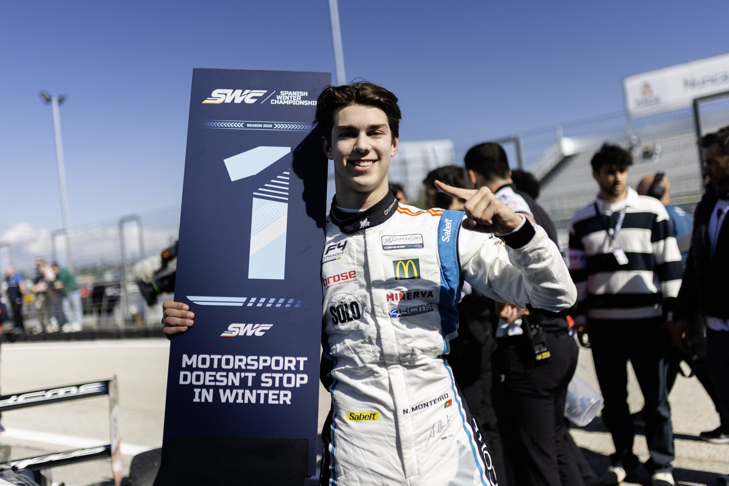 Noah Monteiro domina em Jarama e conquista primeira vitória na Fórmula 4