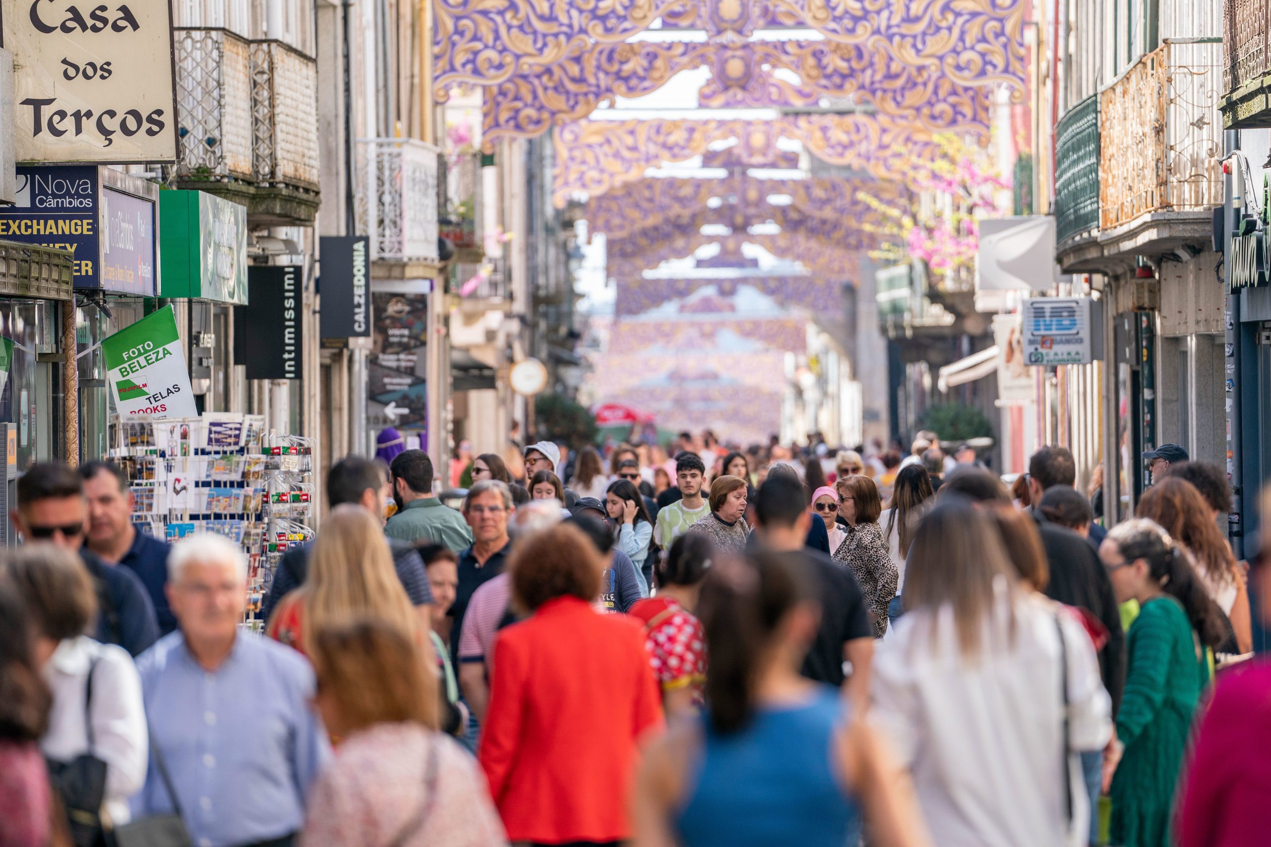 Como vai a vida dos portugueses? Em geral, vai bem, a situação financeira é que piora as coisas