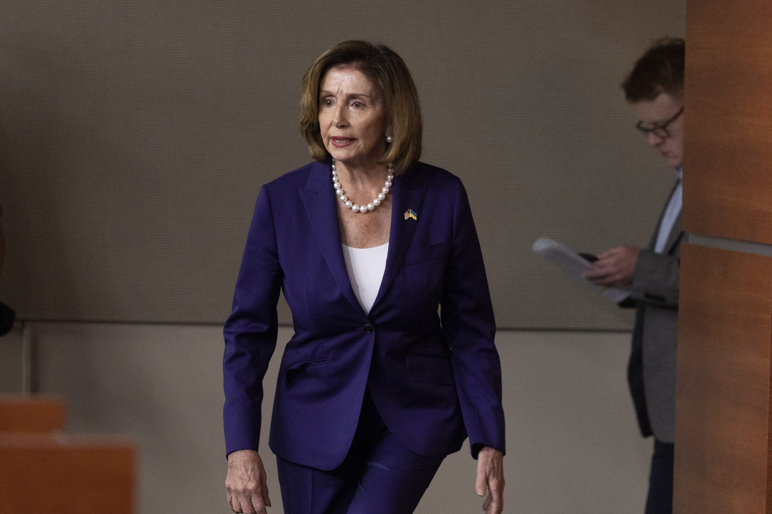 Nancy Pelosi faz primeira paragem da digressão asiática em Singapura. Taiwan e ameaças da China foram tema de conversa