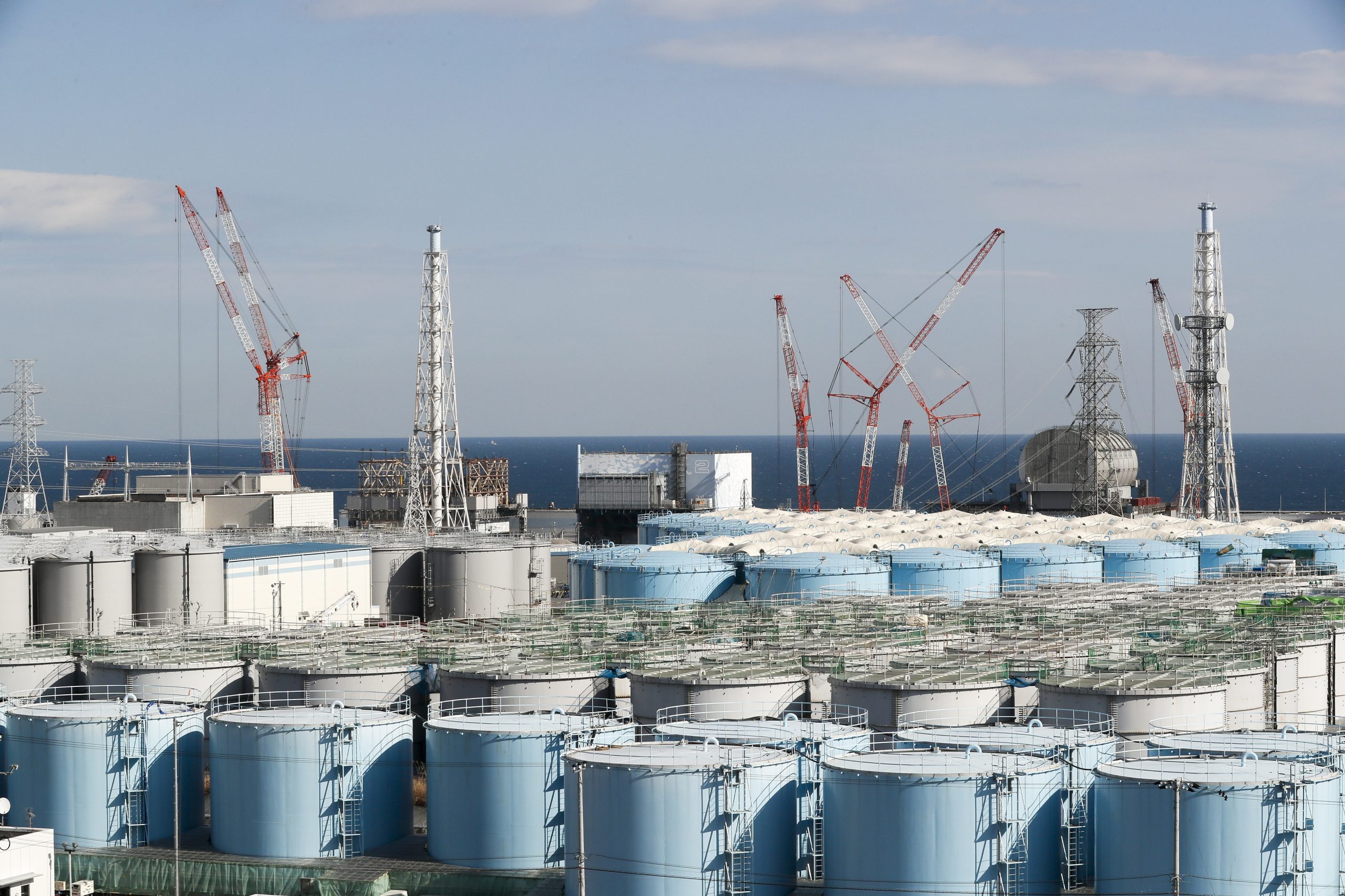 Ministro japonês defende despejo de água radioativa de Fukushima no Pacífico