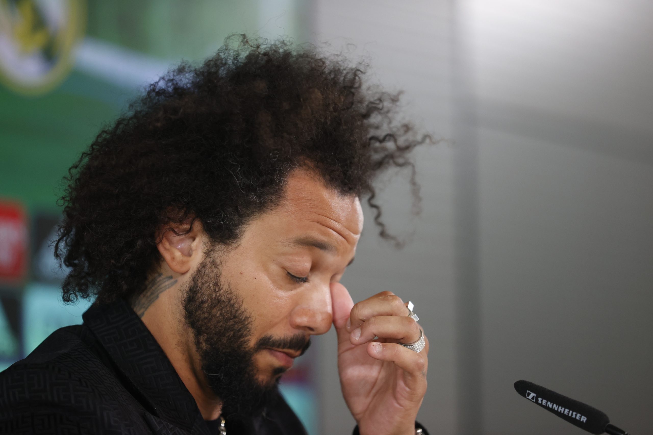 Marcelo em lágrimas após 16 anos e recorde de 25 títulos pelo Real Madrid