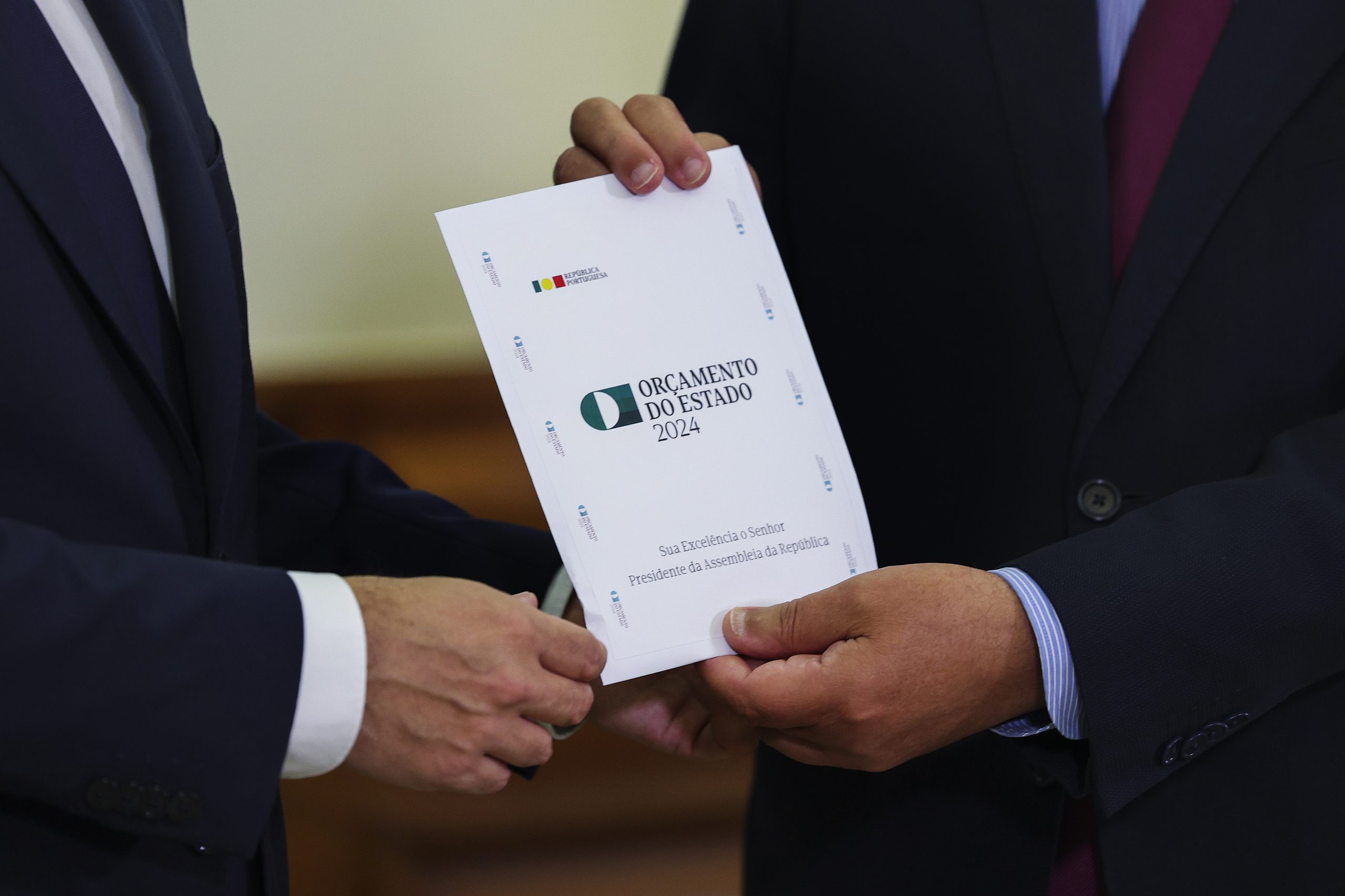 Medina defende que Orçamento responde ao “quadro de incerteza” internacional