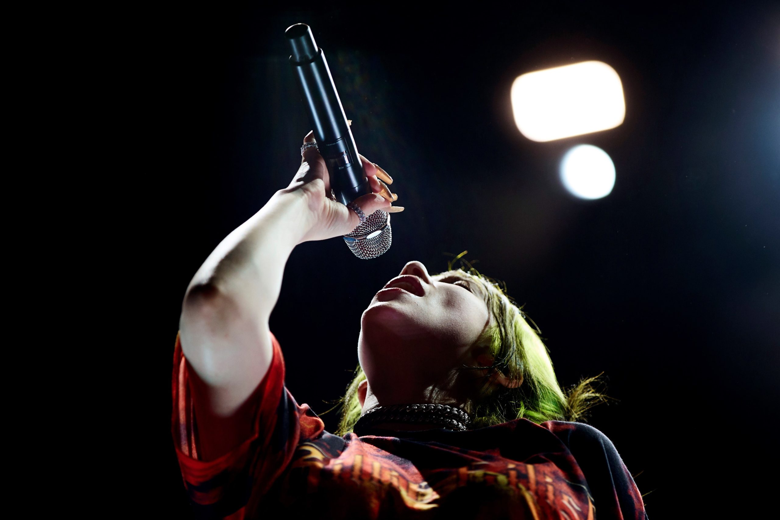 Billie Eilish, o fenómeno pop alternativo, estreia-se hoje em Lisboa