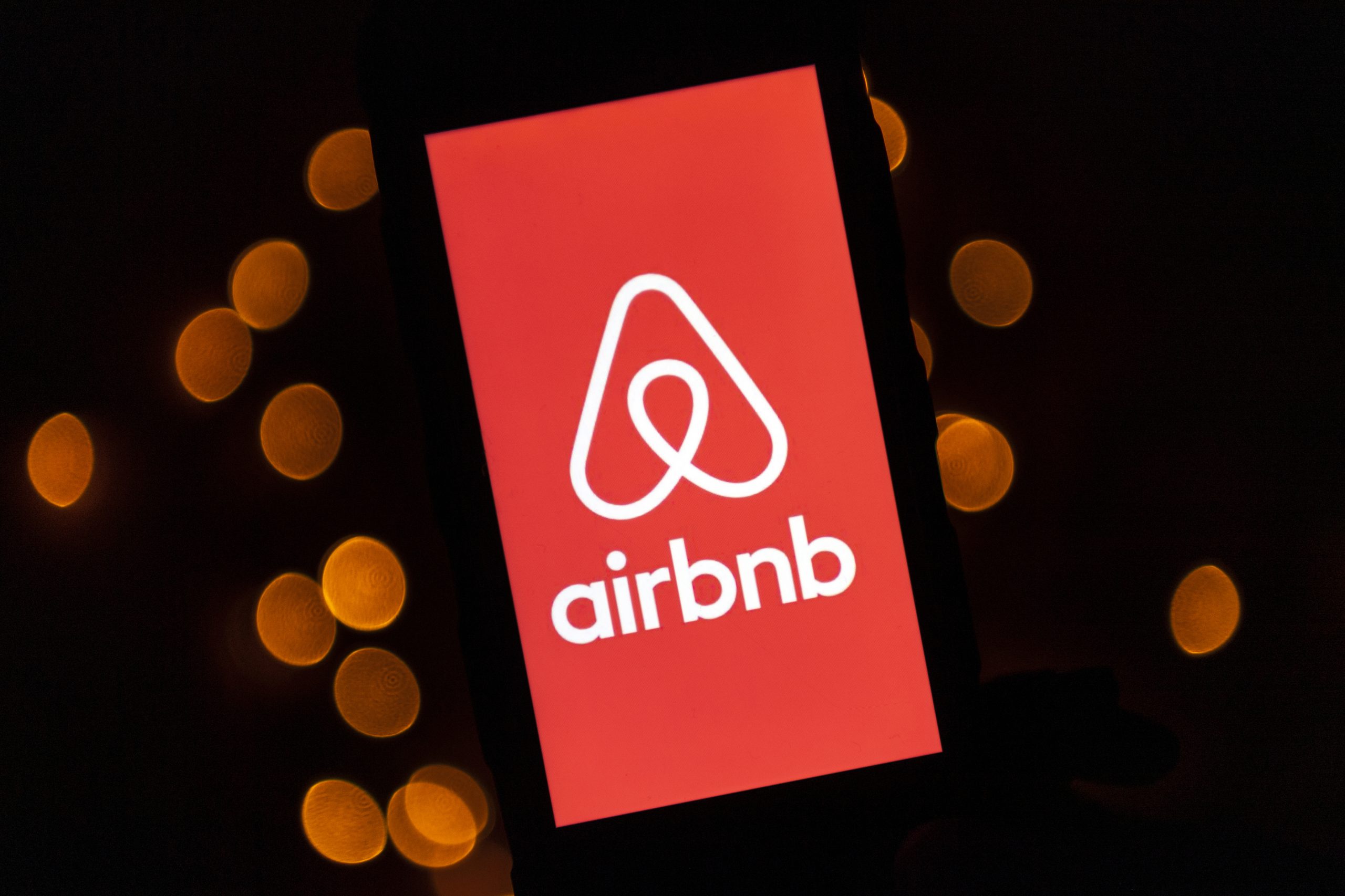 Vai de férias e quer reservar um Airbnb? Saiba o que fazer para evitar burlas