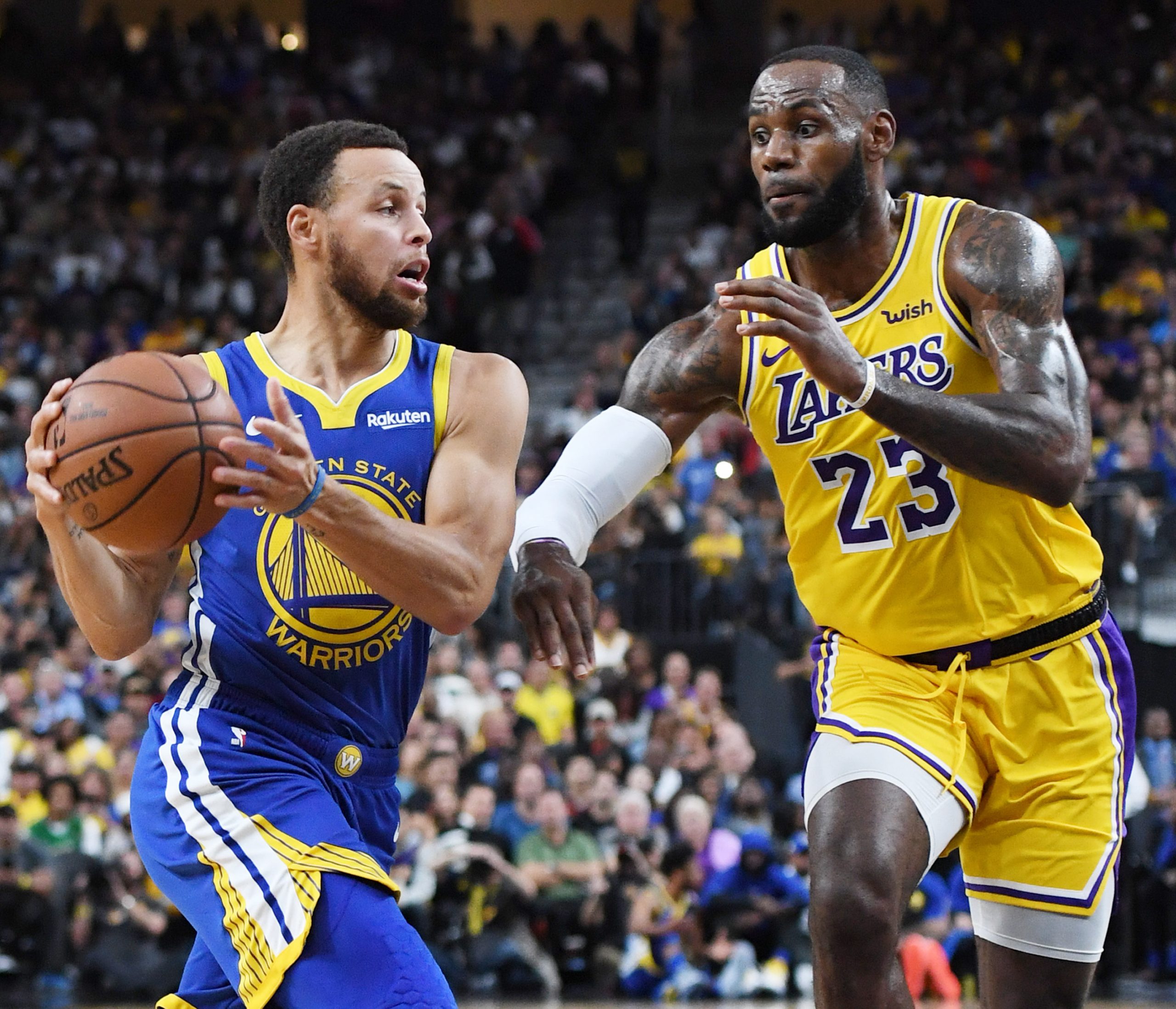 NBA: Curry bate novo recorde com pelo menos cinco triplos em sete jogos seguidos