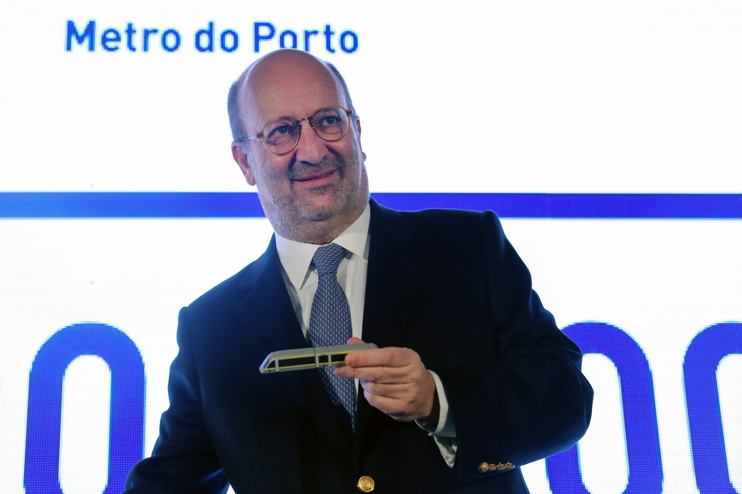 Ministro do Ambiente anuncia novo despacho para limitar importação de lixo para aterros