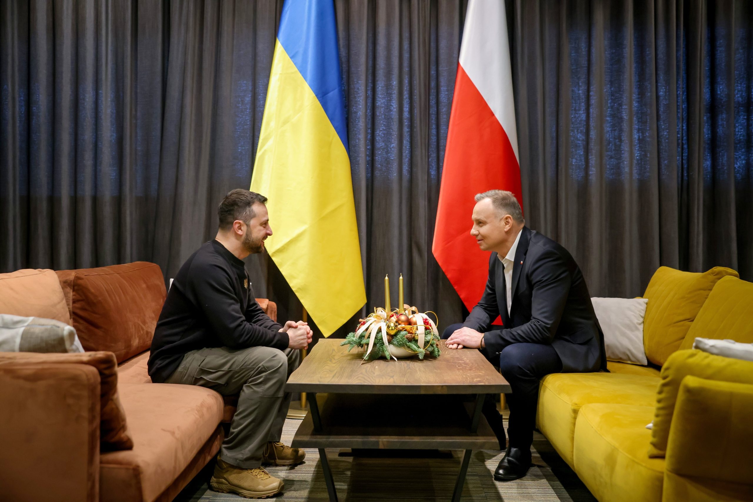 Zelensky reúne-se com Presidente polaco para analisar “estratégias para o futuro”