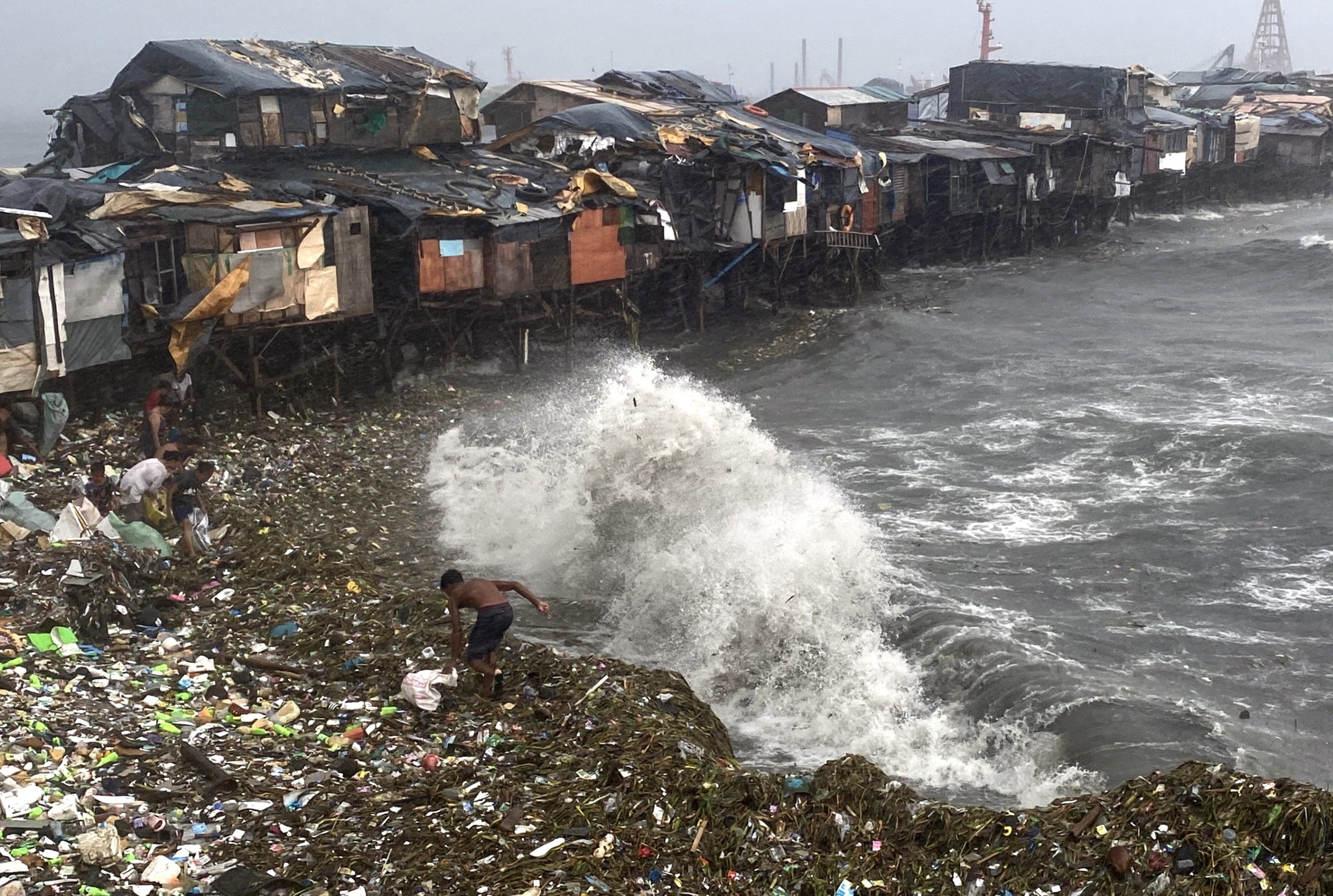 Seis mortos nas Filipinas à passagem do tufão Doksuri que está a caminho da China