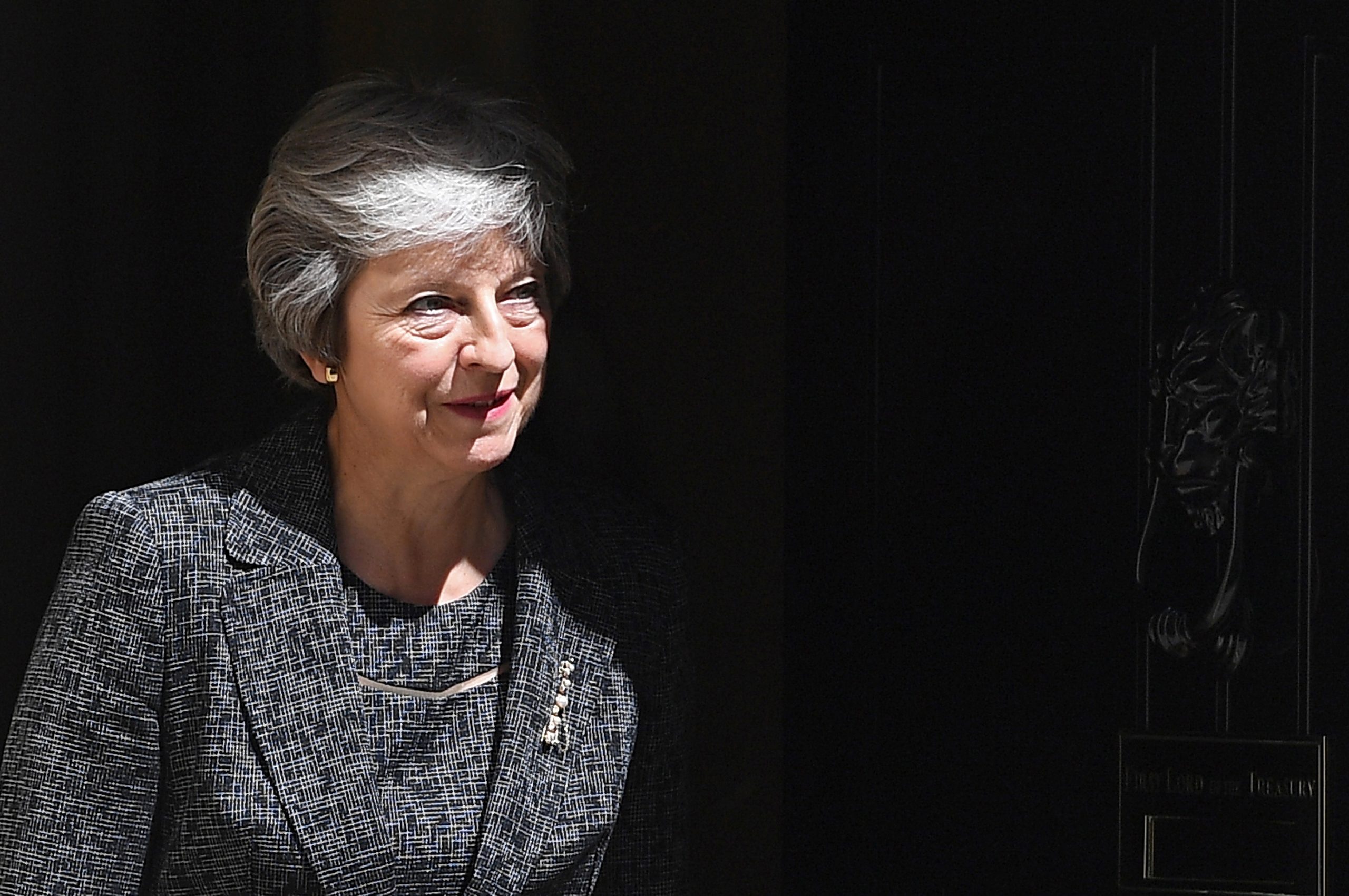 Segurança, comércio e “Brexit” marcam agenda de Theresa May na visita a África