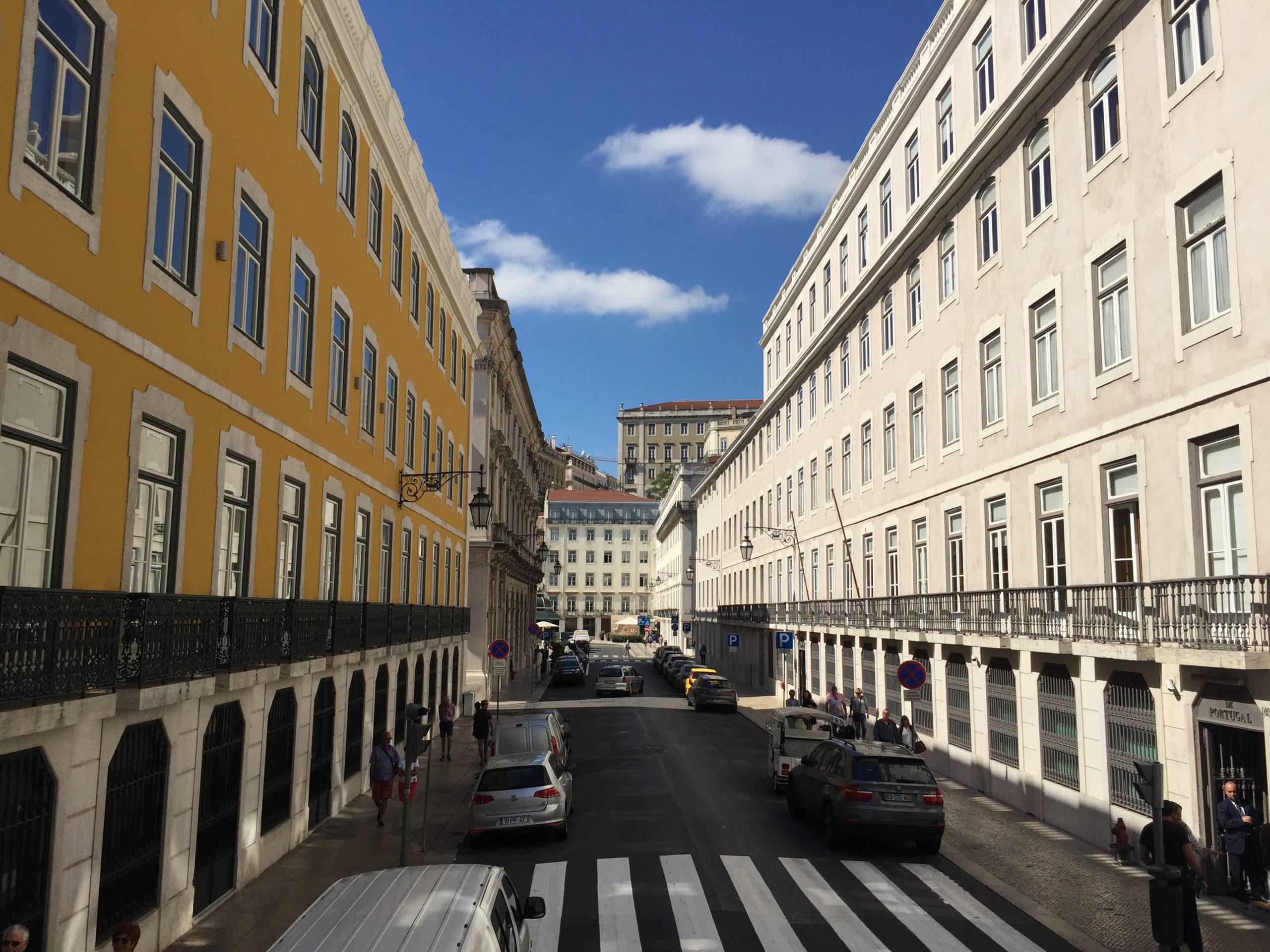 Passagem de Ano: trânsito na Baixa de Lisboa condicionado. Metro parcialmente aberto