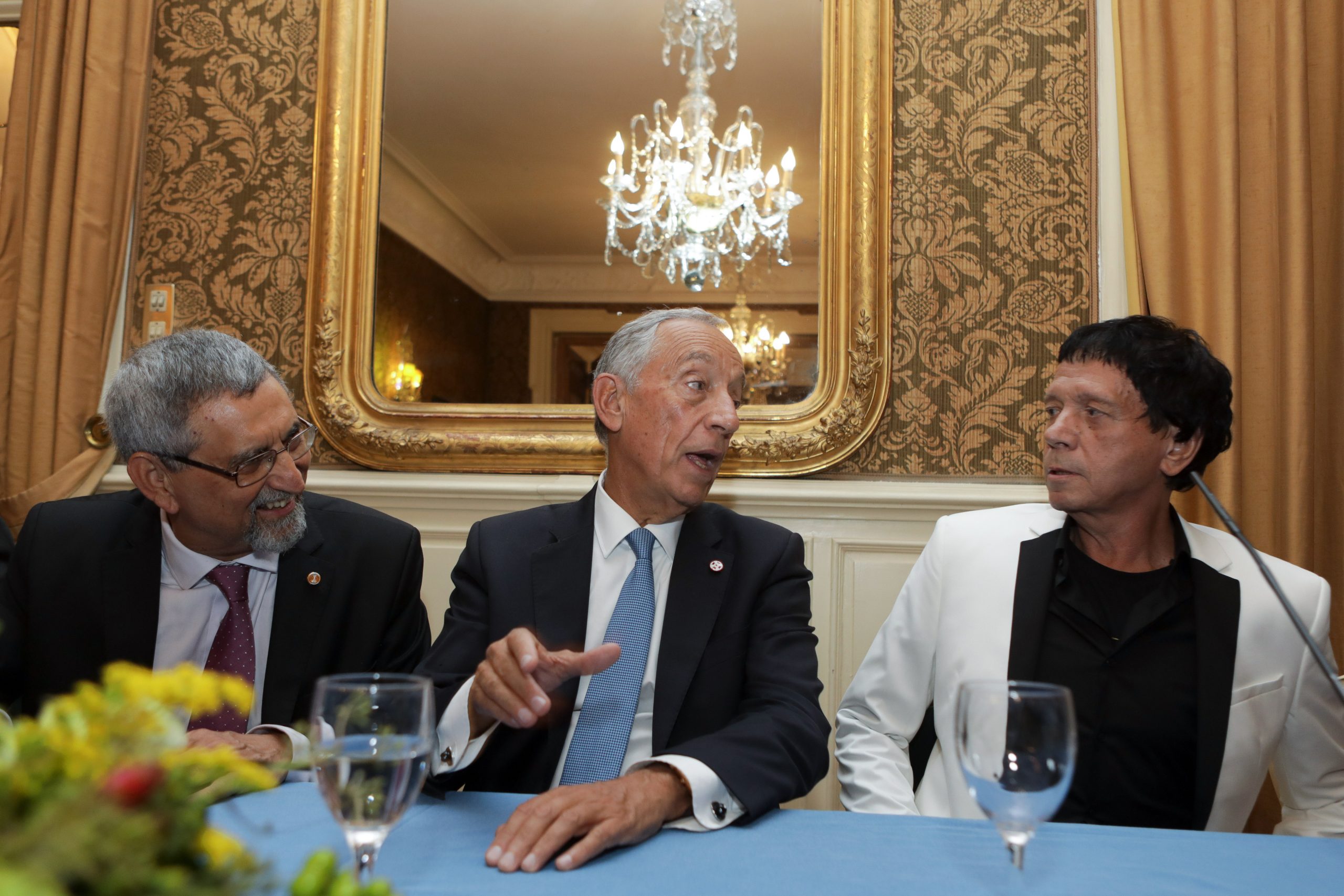Marcelo apresenta livro de homólogo cabo-verdiano “traumatizado” com presença de Prémio Camões