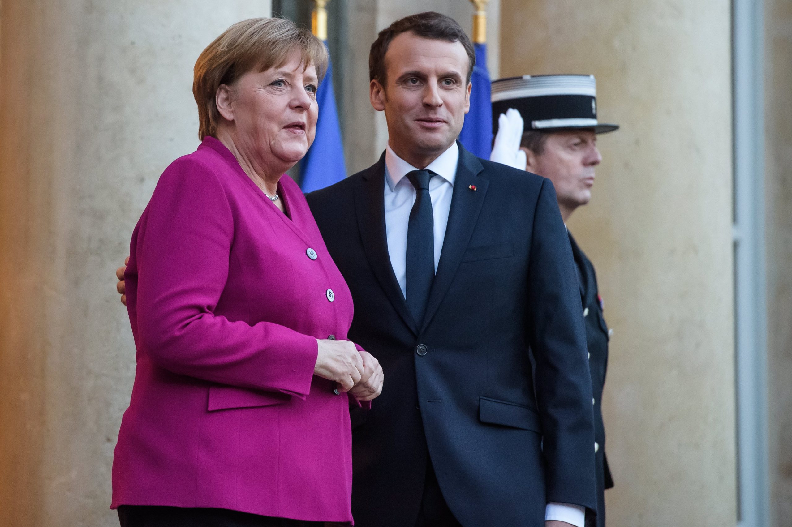 Merkel e Macron pedem “pressão máxima” a Moscovo para aplicação imediata de cessar-fogo na Síria