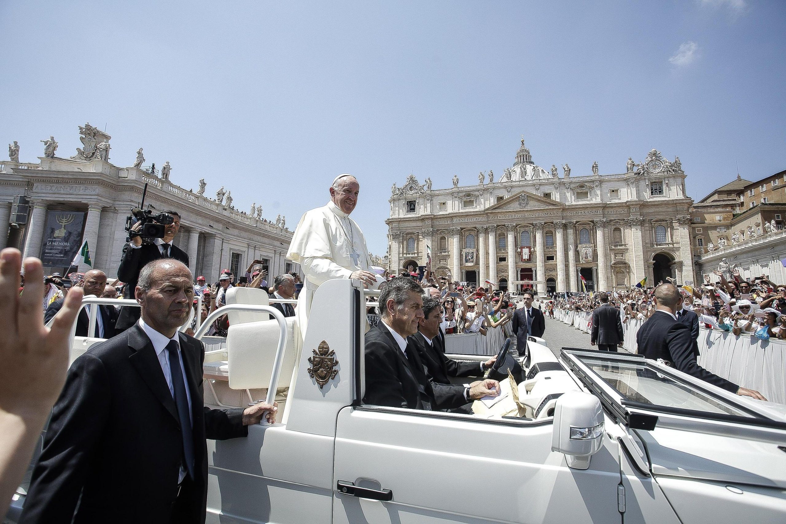Papa Francisco pede o fim das feridas da guerra e do terrorismo
