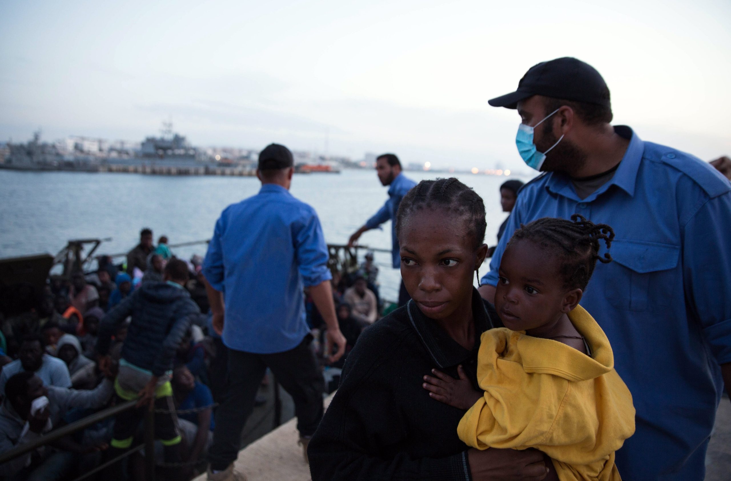 ONG encontra 13 mortos em embarcação com 167 migrantes no Mediterrâneo