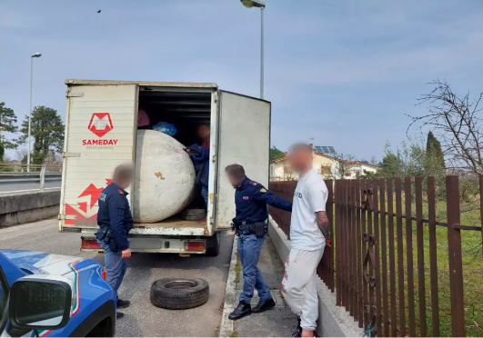 19 traficantes de migrantes detidos na Roménia. Vitimas pagavam entre 2.500 e 3.000 euros para entrar na Europa