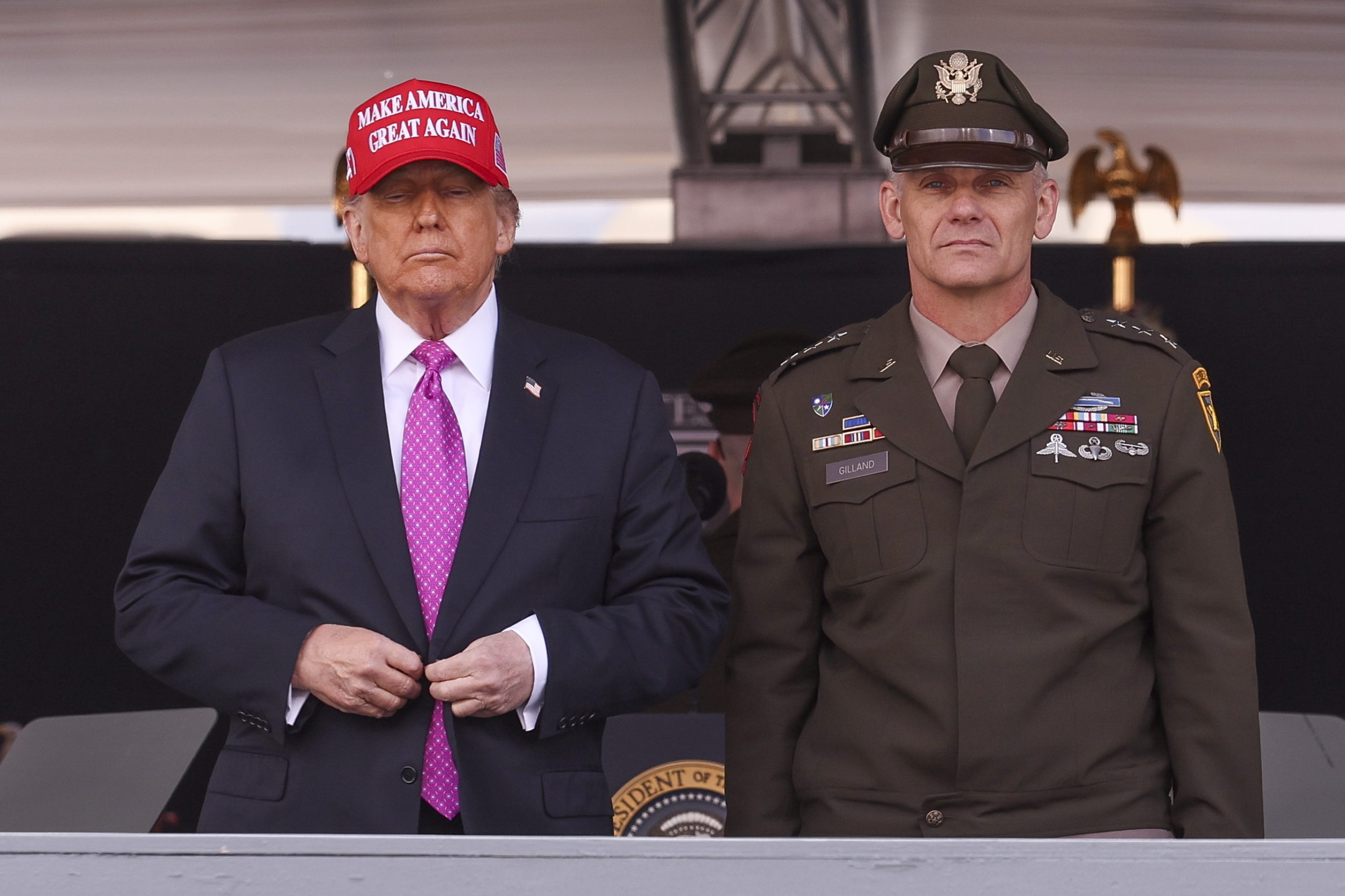 Trump autoelogia-se por “libertar” as Forças Armadas das teorias de desigualdade