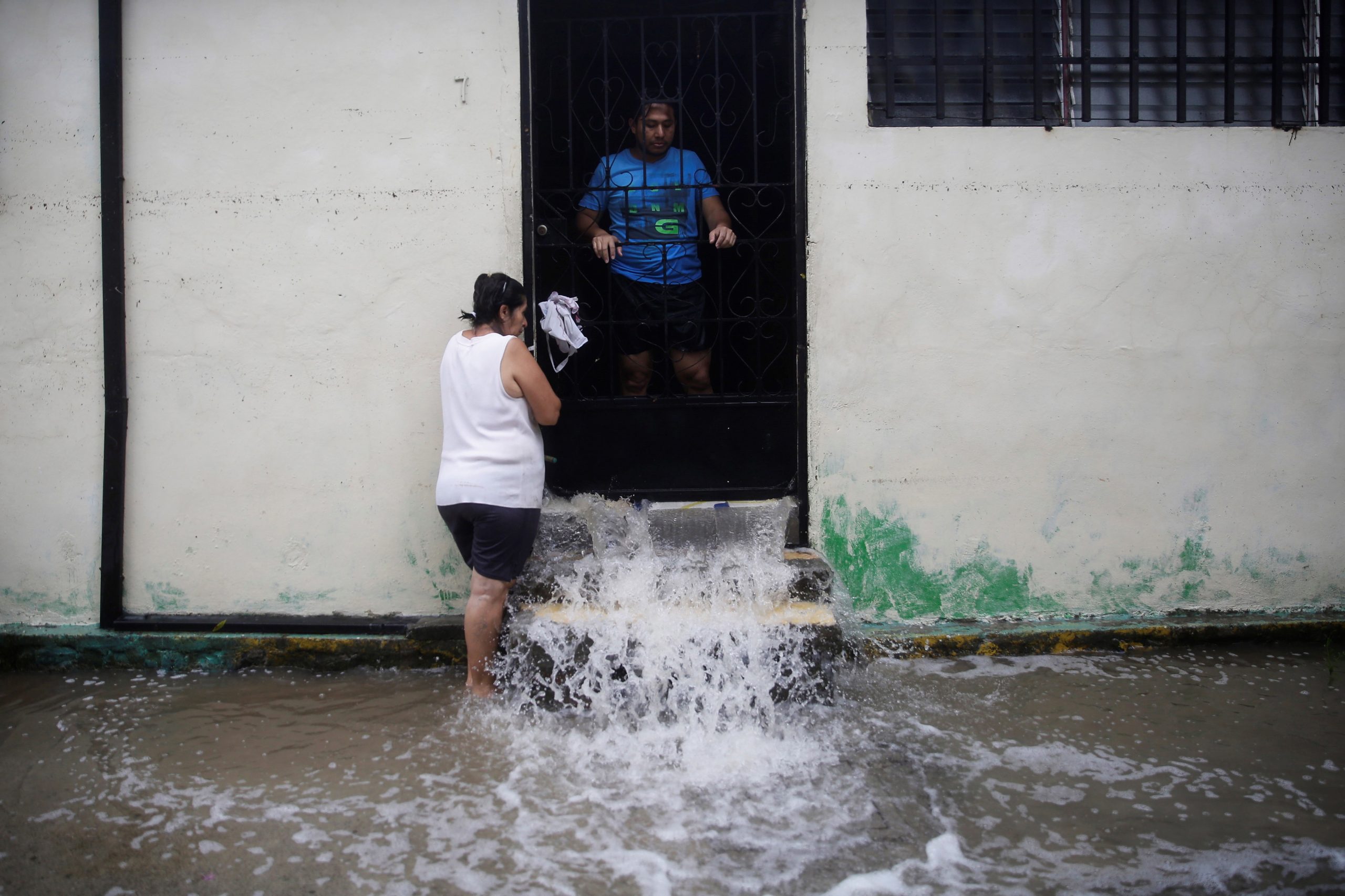 Depressão tropical em El Salvador causa pelo menos 14 mortos, 1.200 famílias desalojadas