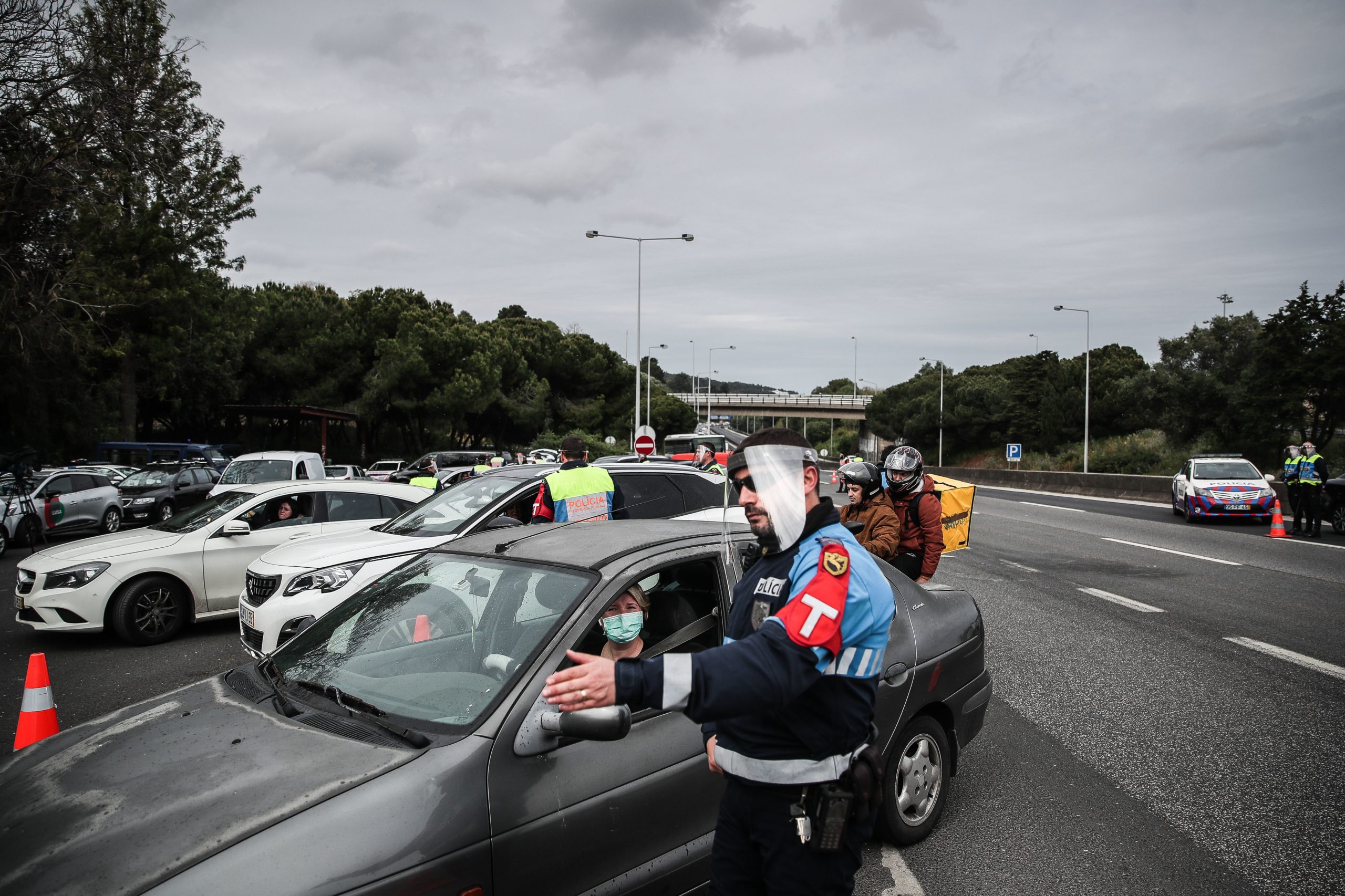 Covid-19: Dos 150 detidos só 18 foram presentes a juiz