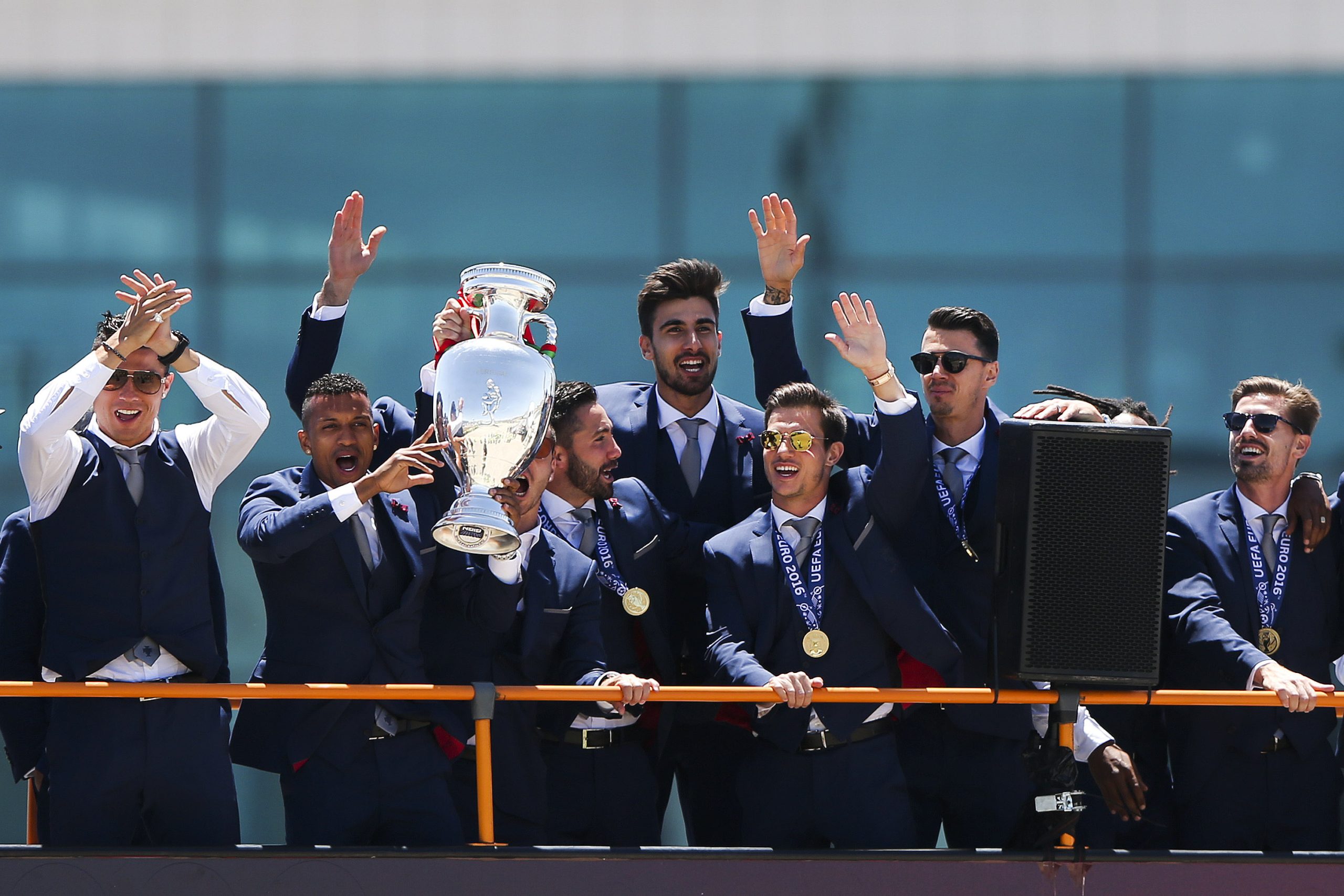 Taça de campeão europeu é o melhor efeito decorativo da Cidade do Futebol